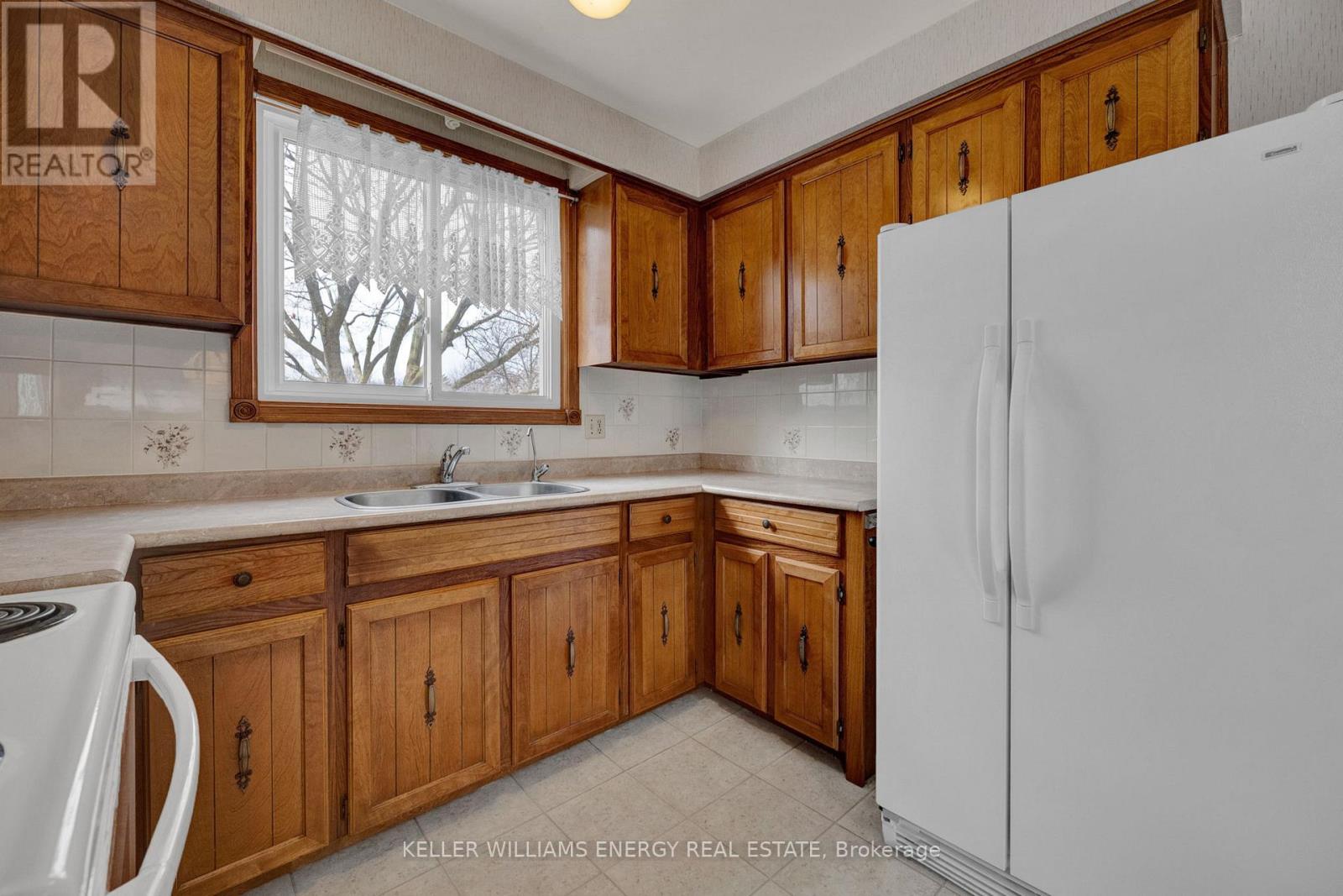 183 GADSBY DRIVE — photo 10