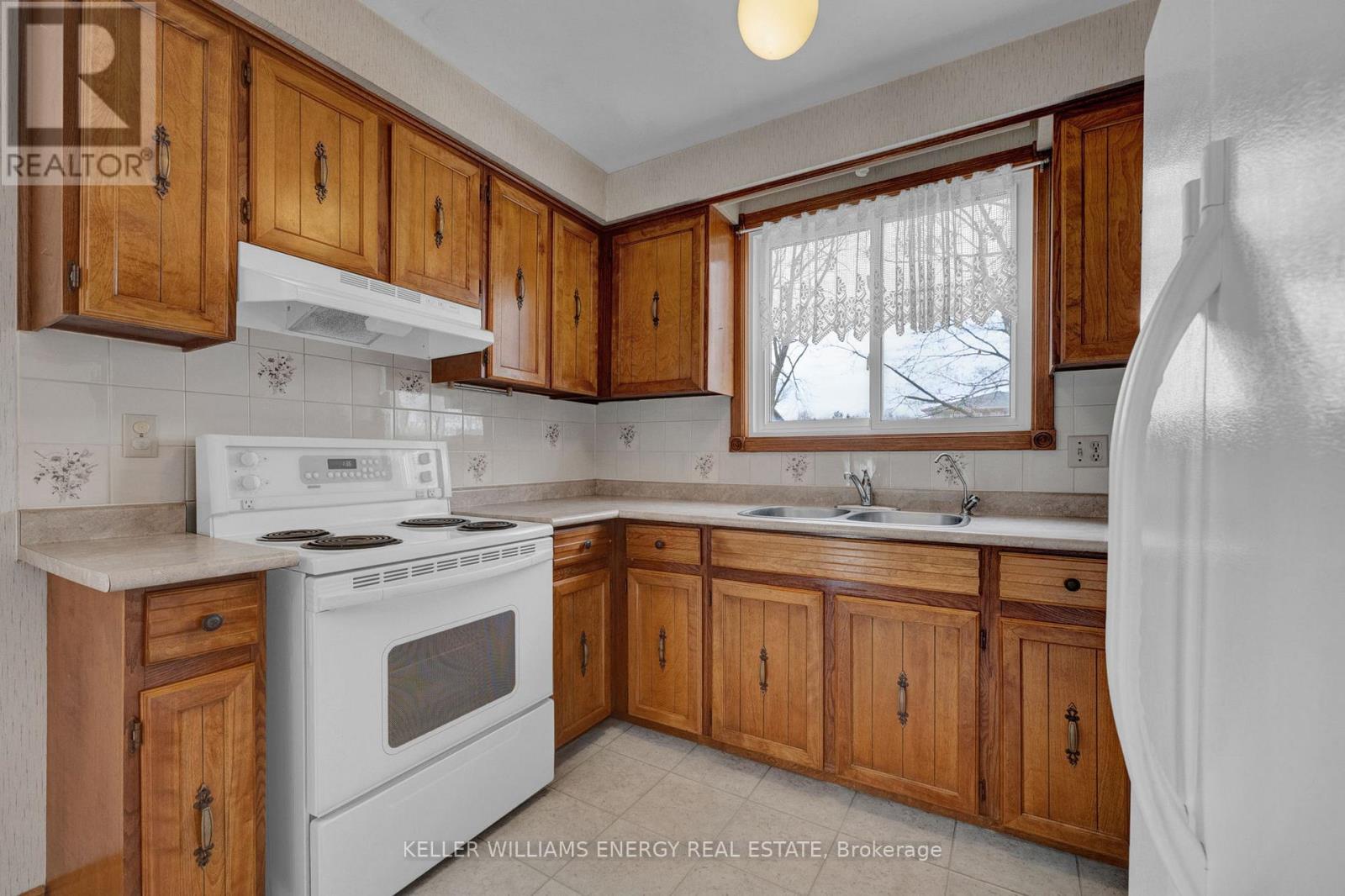 183 GADSBY DRIVE — photo 11