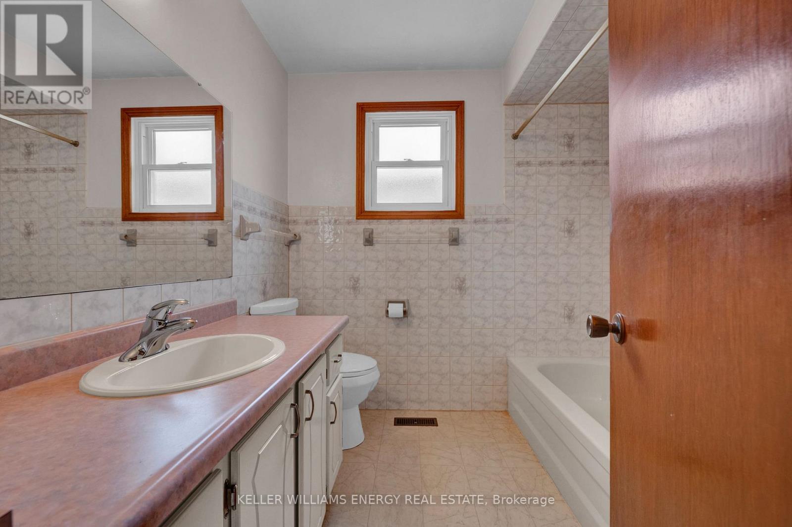 183 GADSBY DRIVE — photo 19