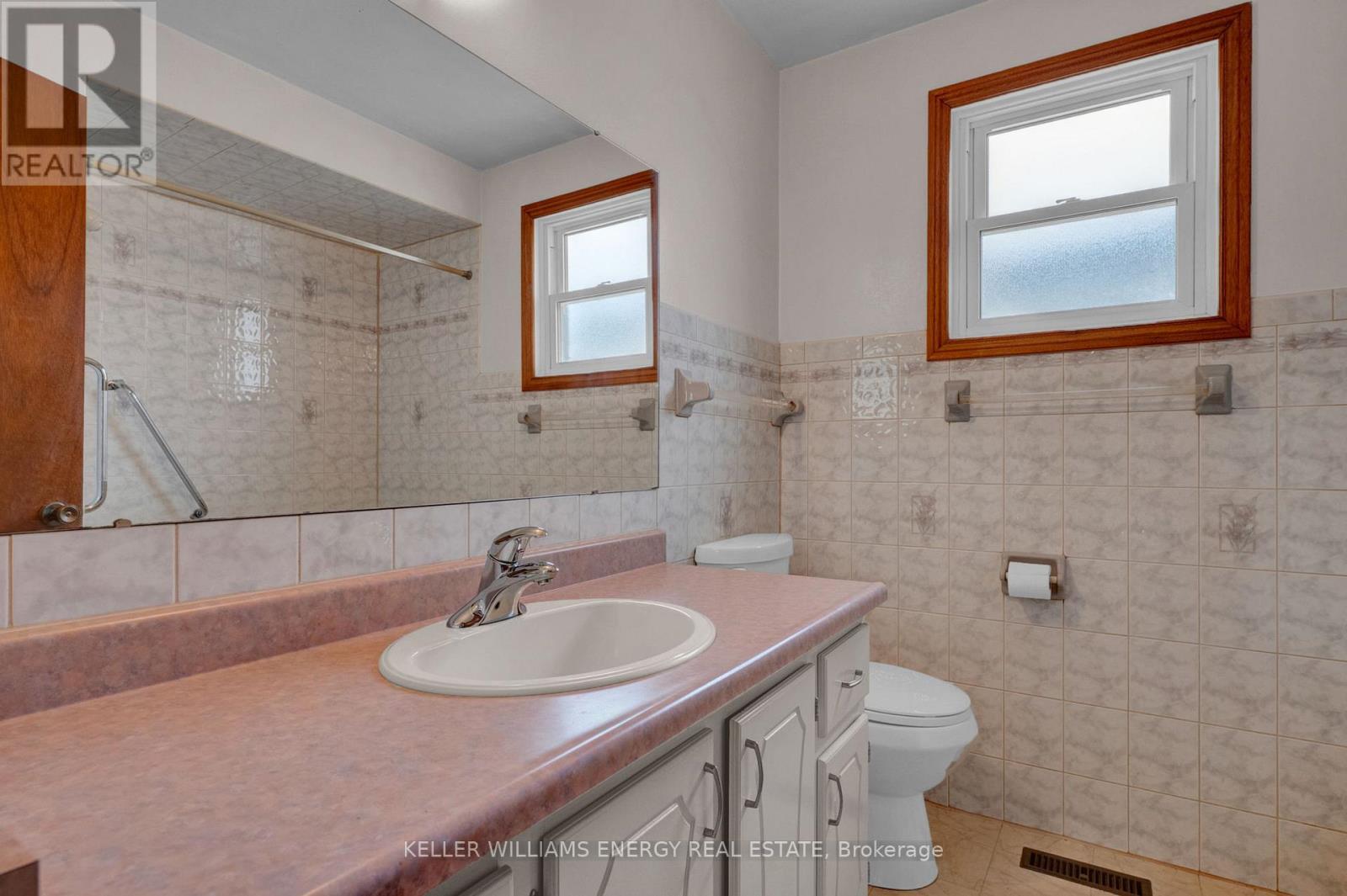 183 GADSBY DRIVE — photo 20
