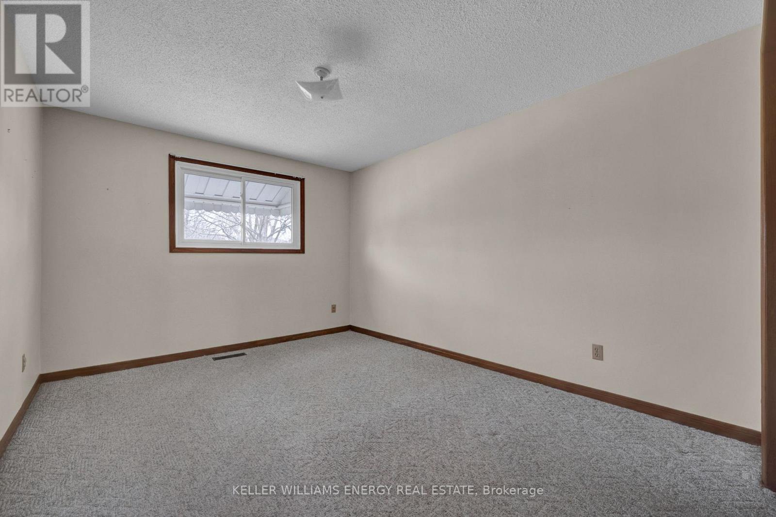 183 GADSBY DRIVE — photo 21
