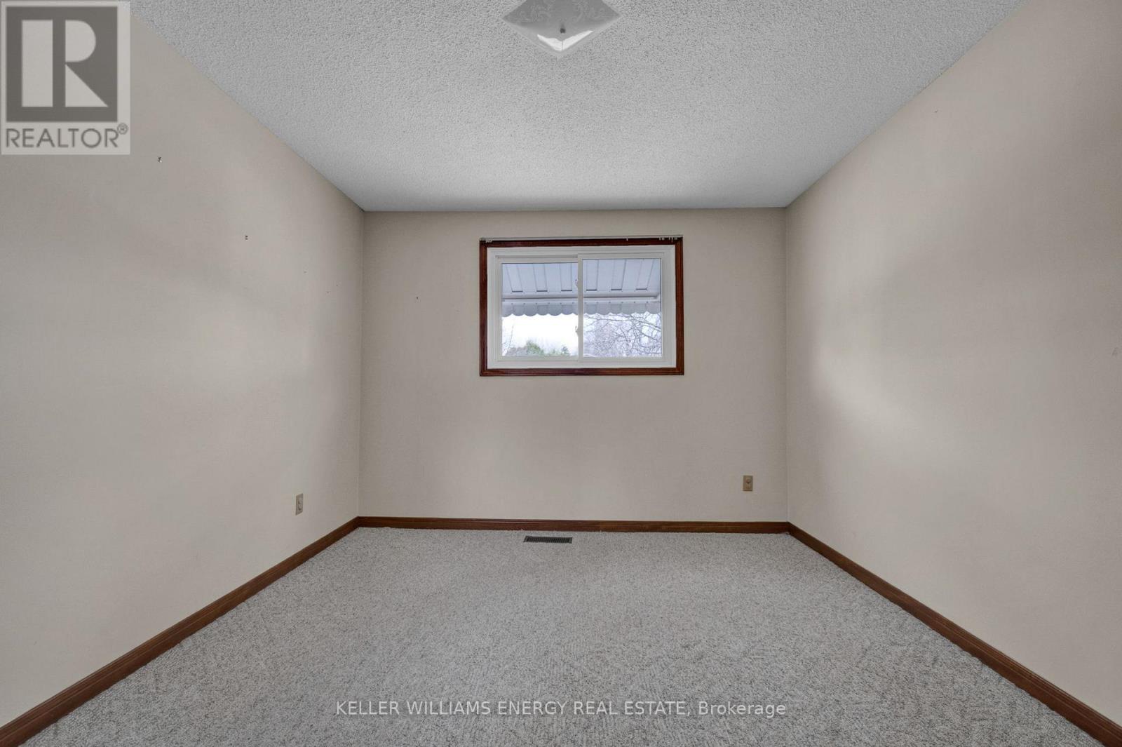 183 GADSBY DRIVE — photo 22