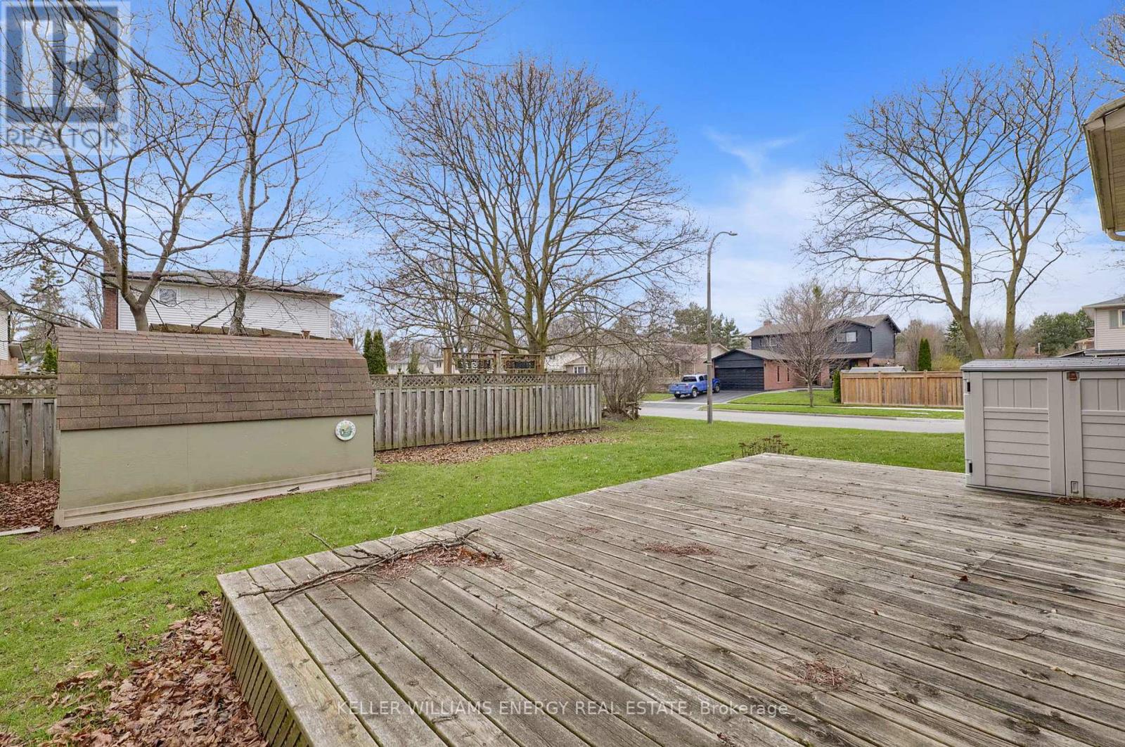 183 GADSBY DRIVE — photo 32