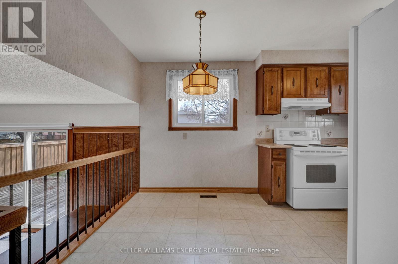 183 GADSBY DRIVE — photo 8