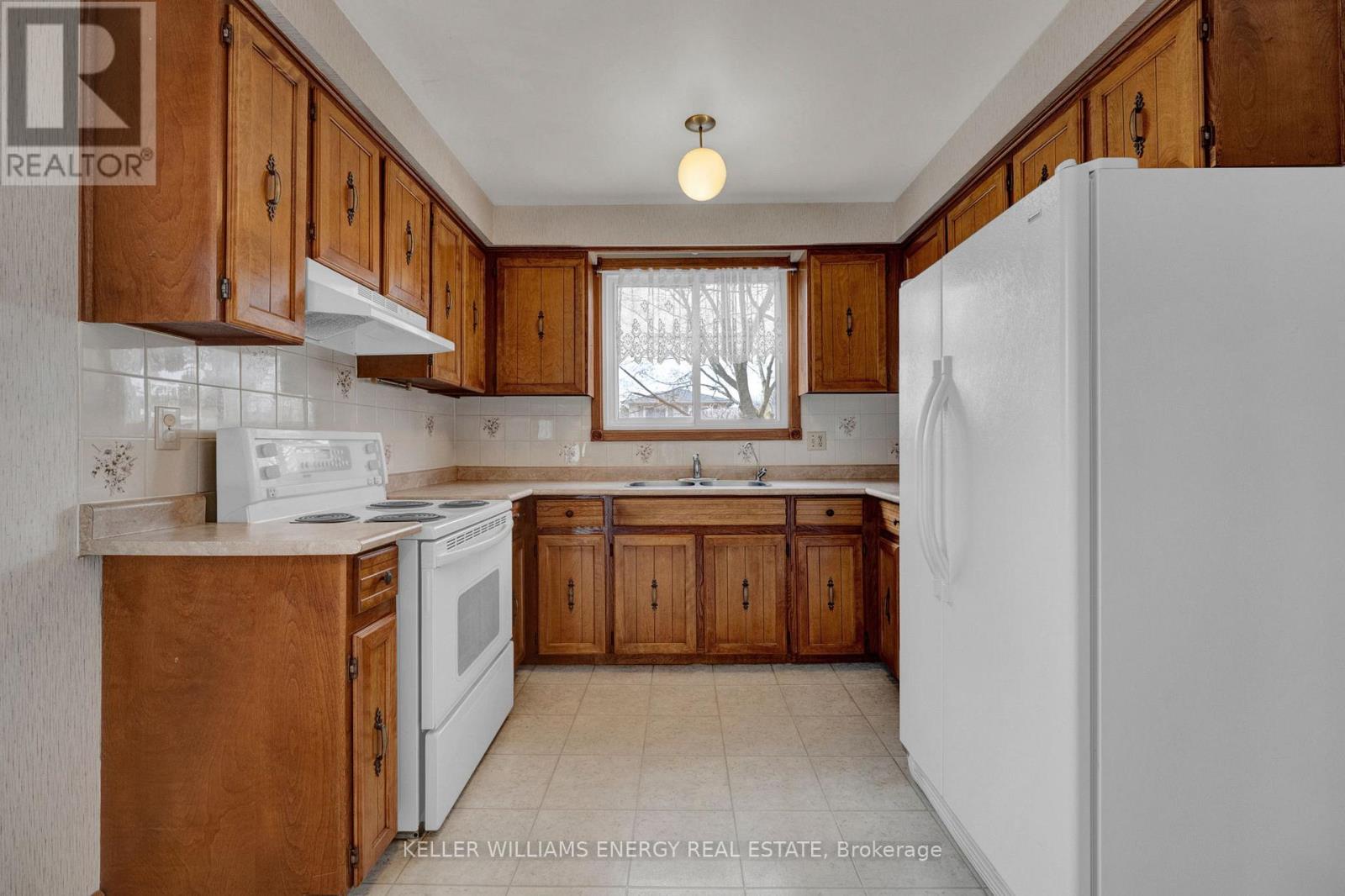 183 GADSBY DRIVE — photo 9