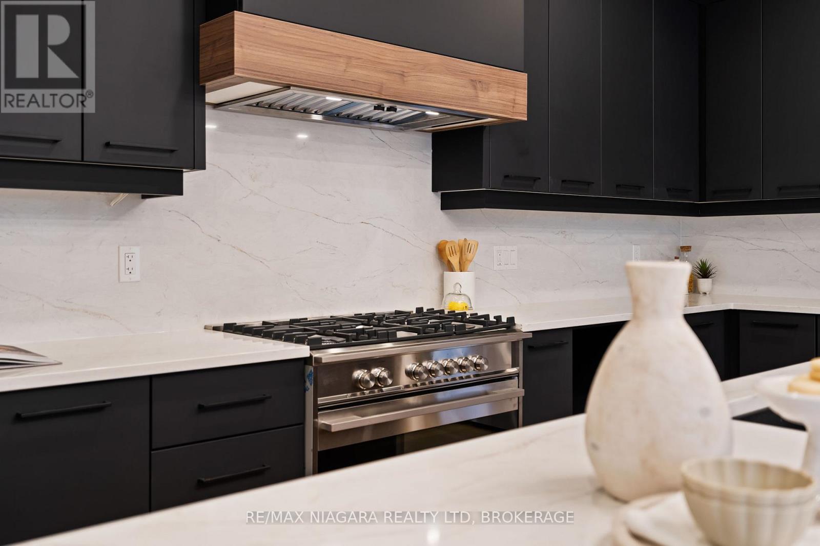16 ACCURSI CRESCENT - 18