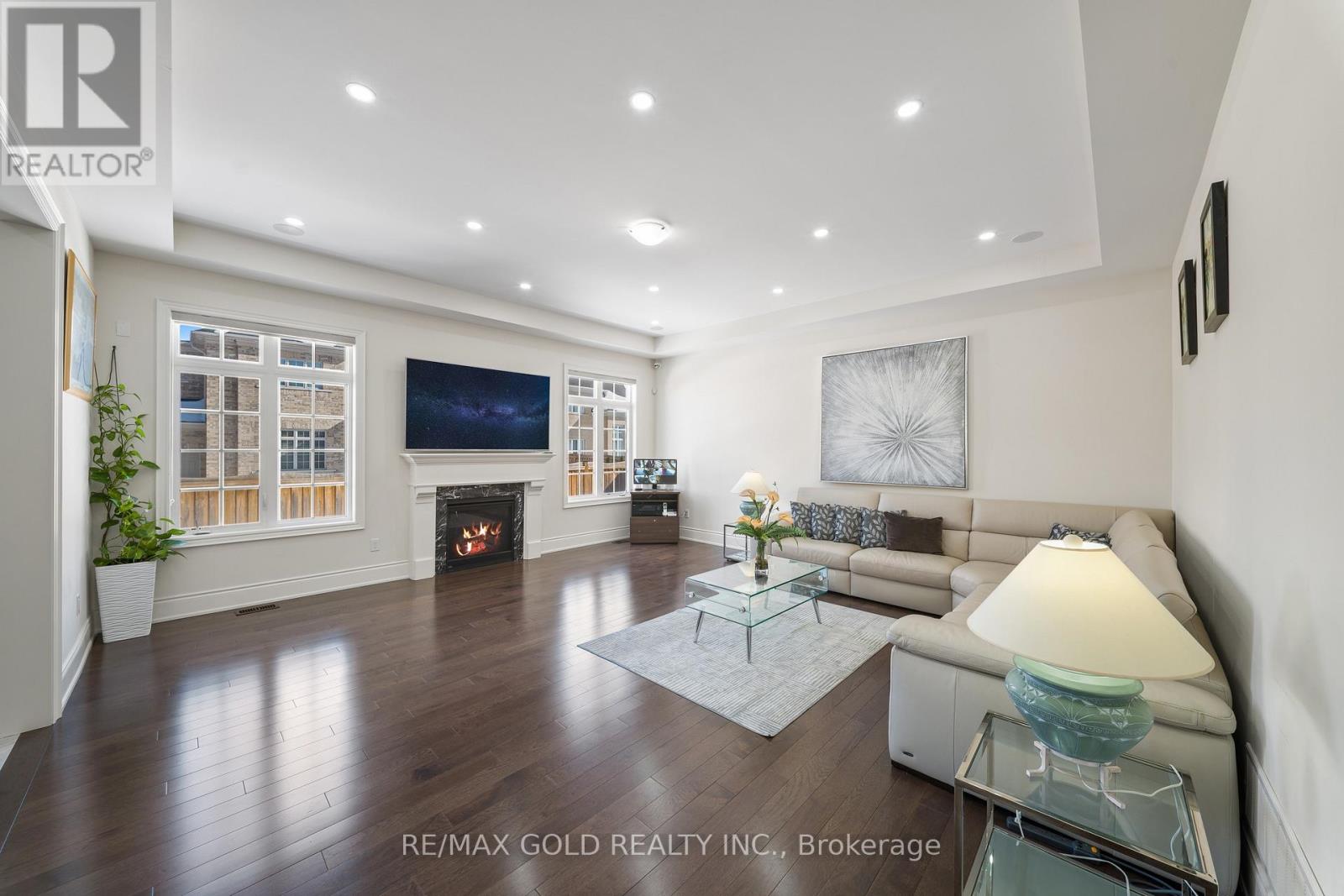8 MARKEY COURT — photo 15