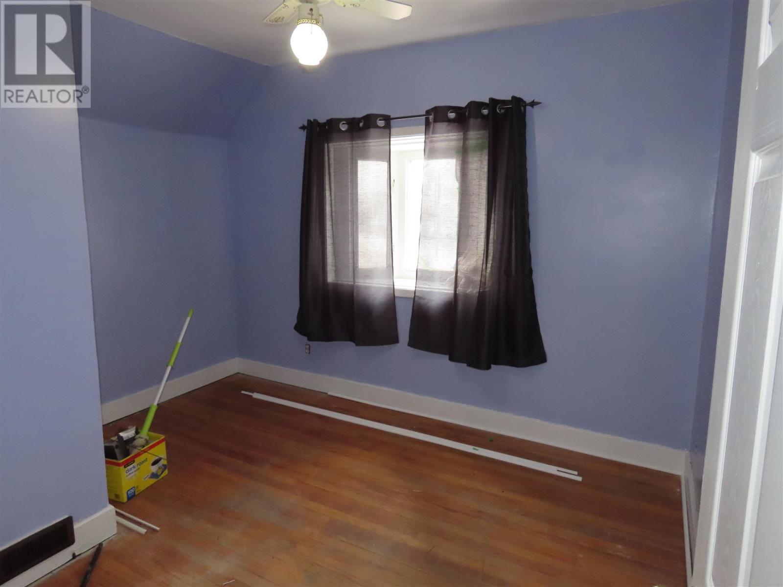 282-284 Wellington ST W - 27