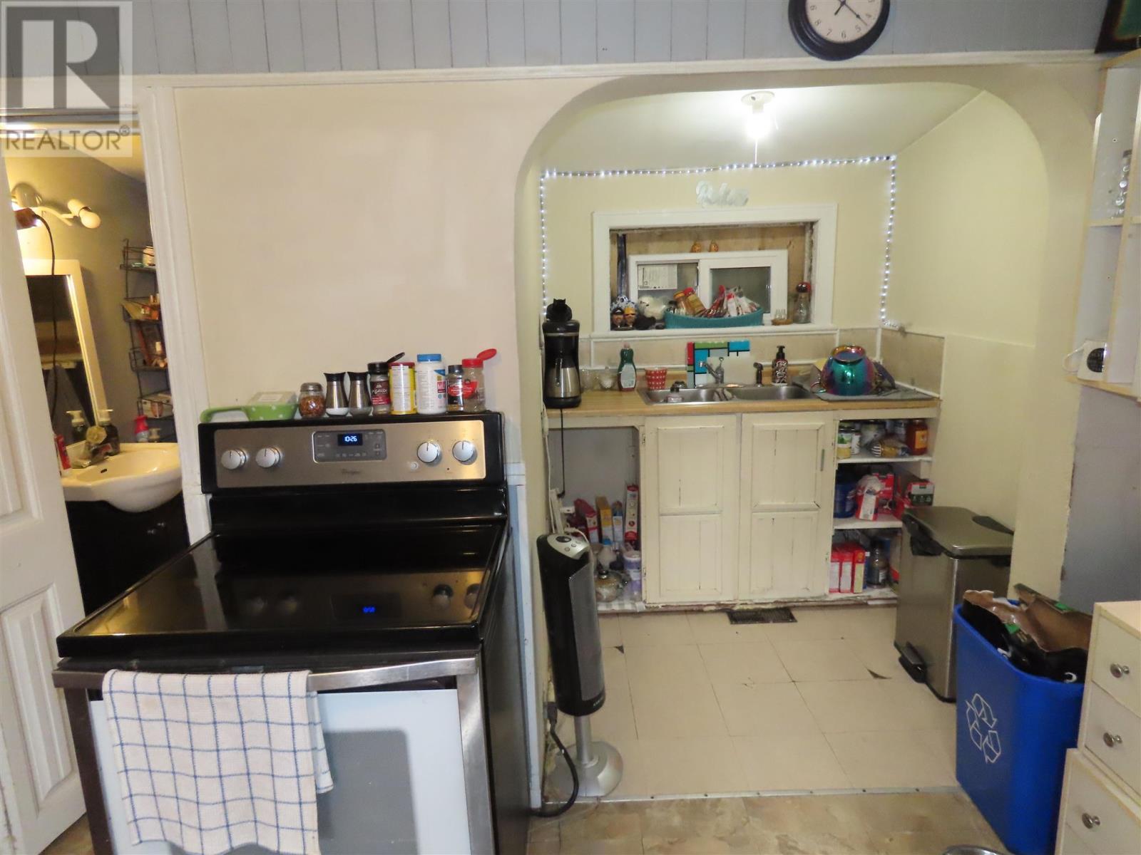282-284 Wellington ST W - 9