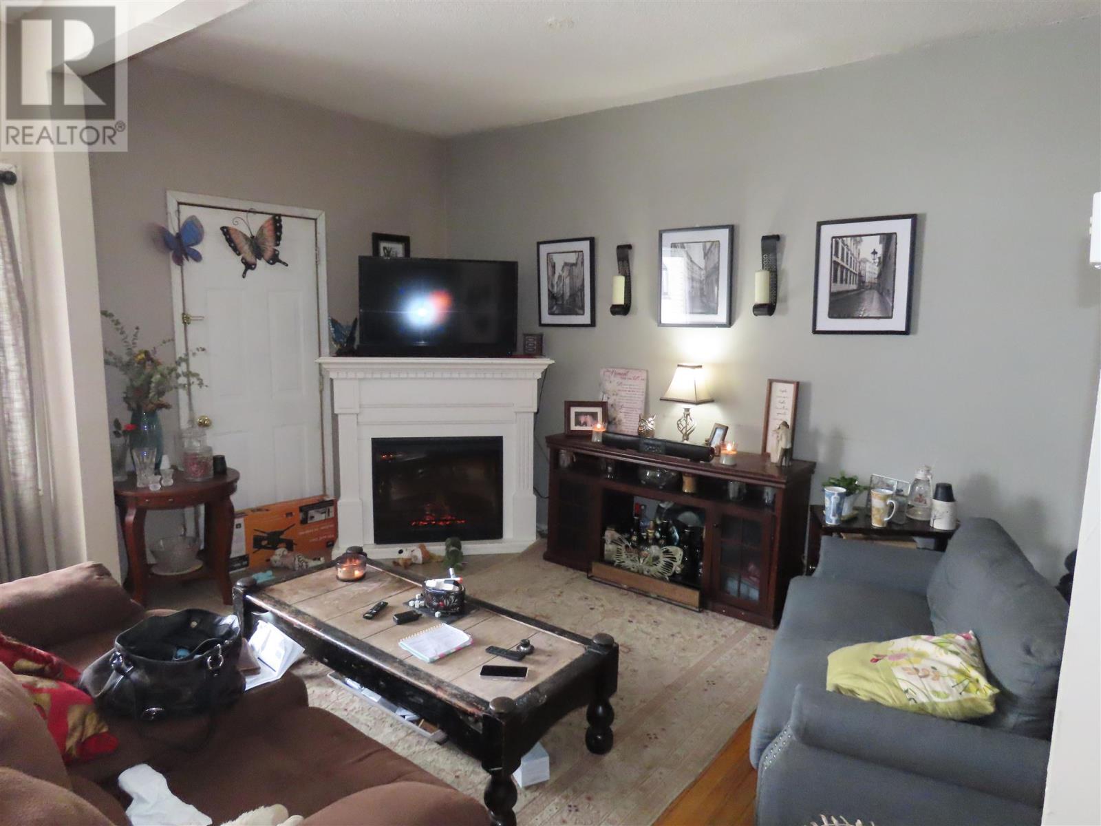 282-284 Wellington ST W - 6