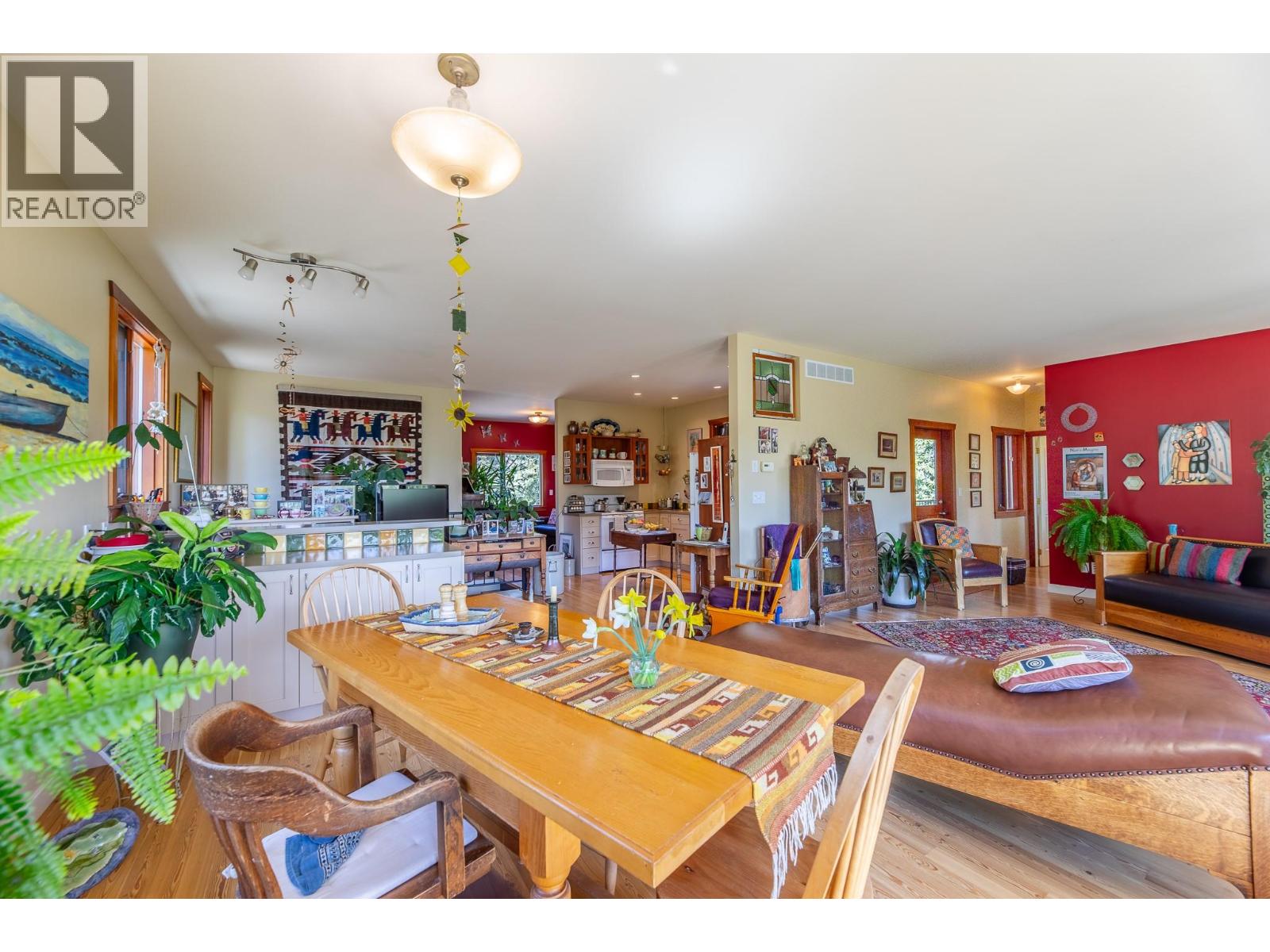  8105 Princeton - Summerland Road, Summerland