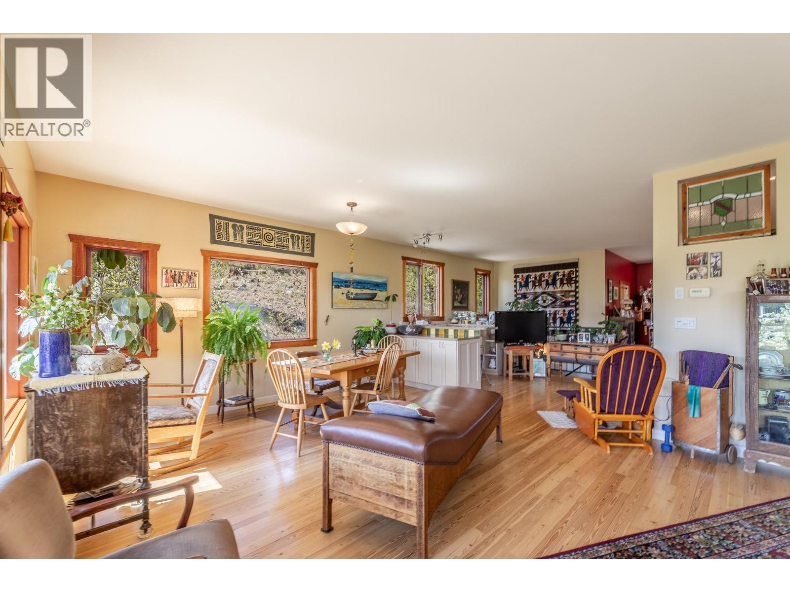  8105 Princeton - Summerland Road, Summerland