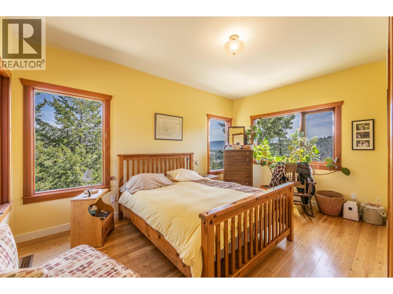  8105 Princeton - Summerland Road, Summerland