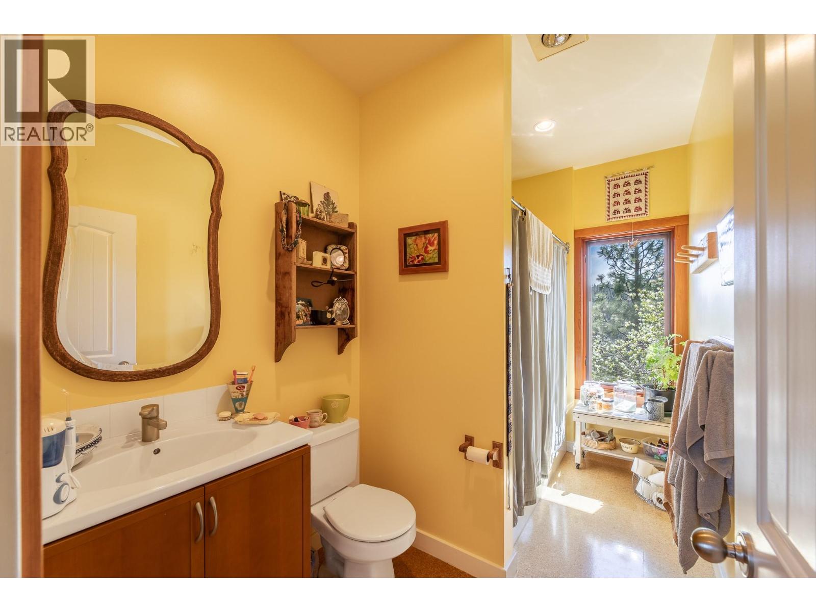  8105 Princeton - Summerland Road, Summerland