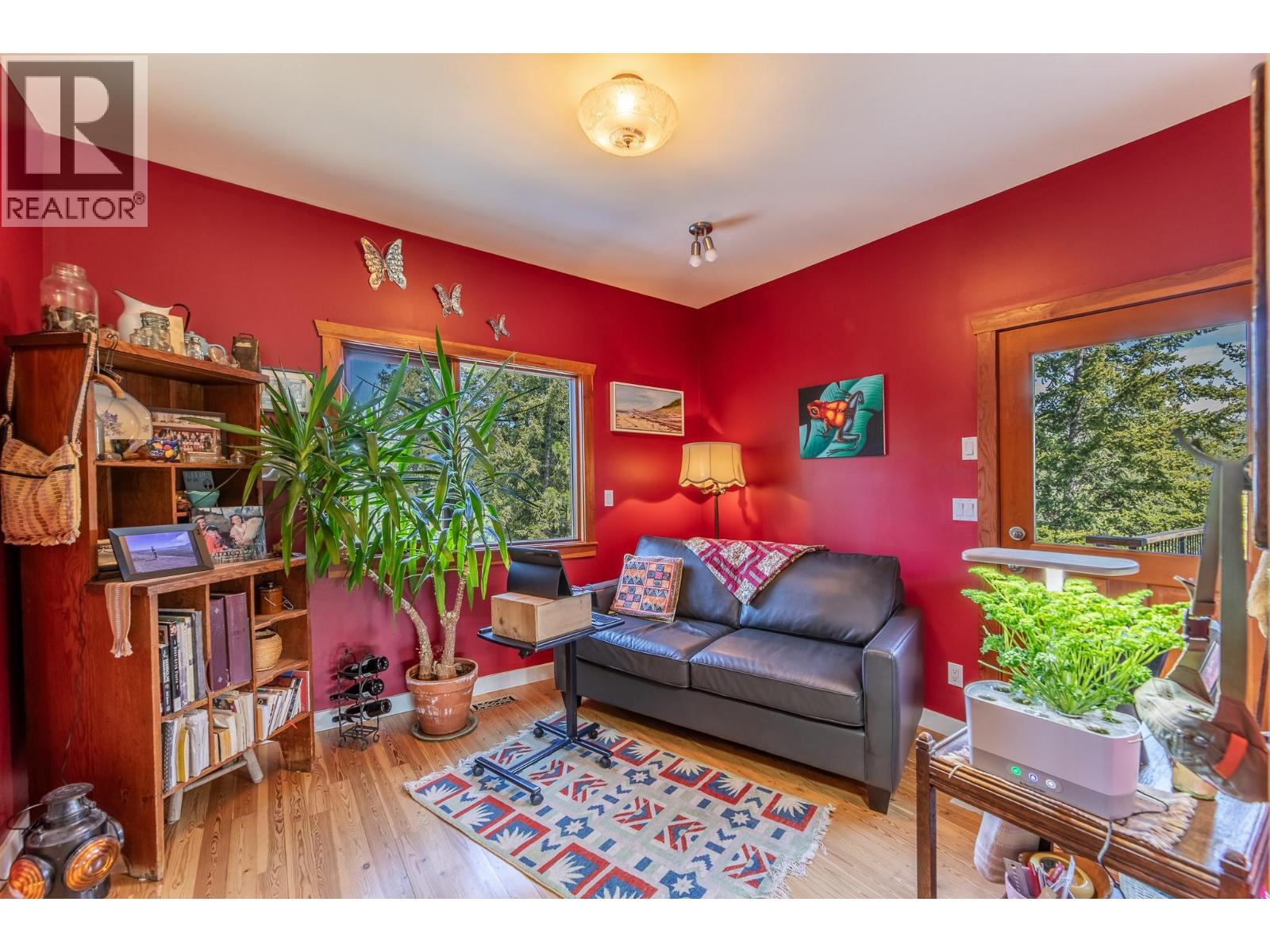  8105 Princeton - Summerland Road, Summerland