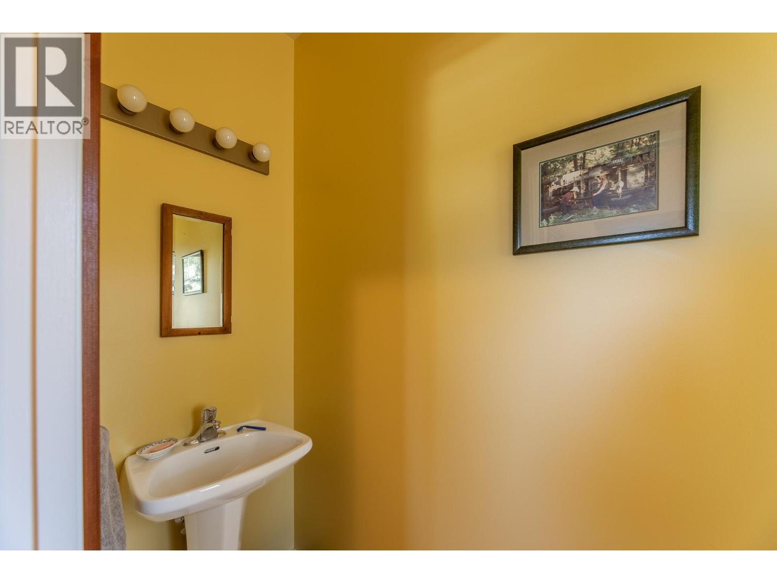  8105 Princeton - Summerland Road, Summerland