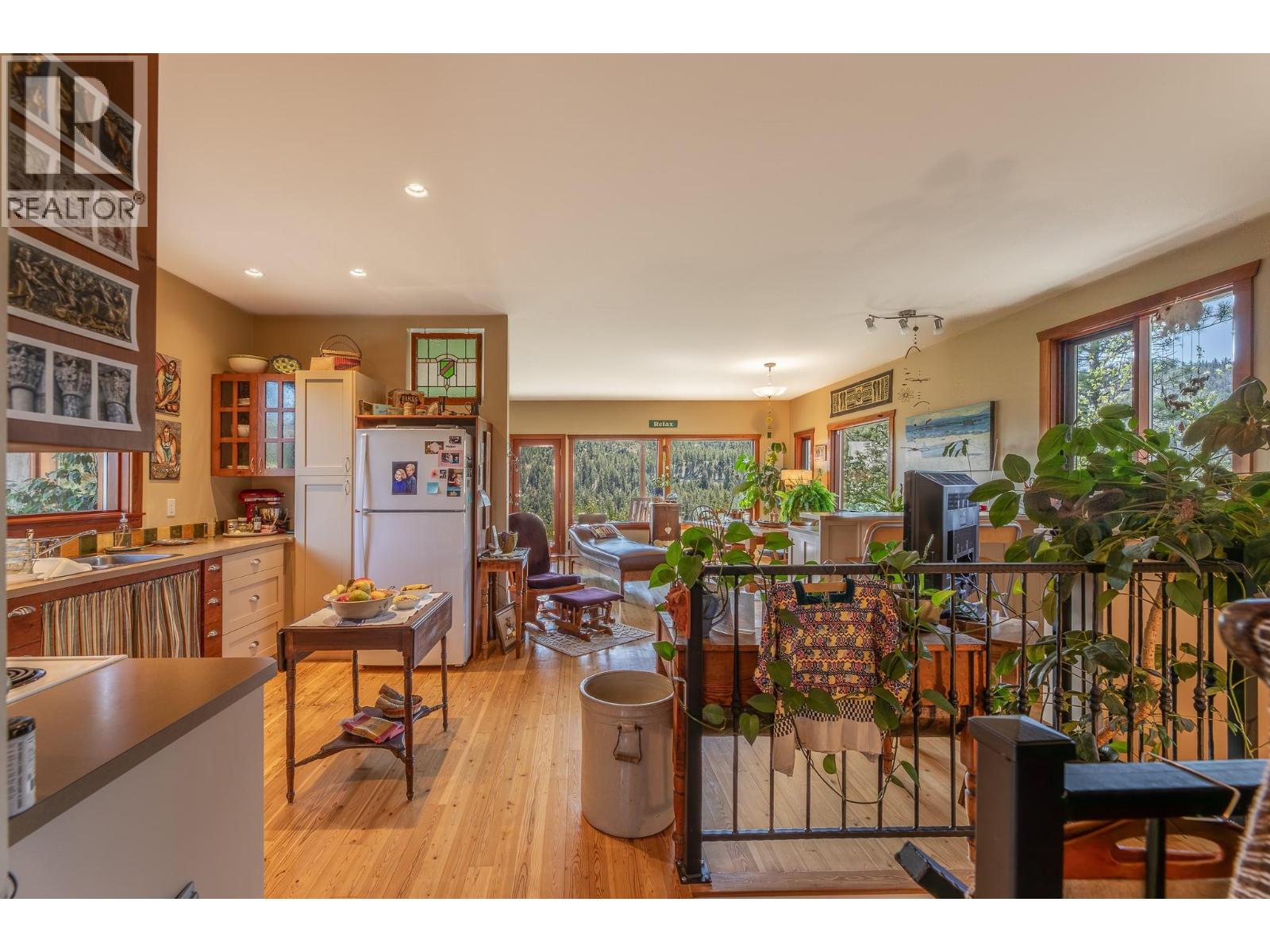  8105 Princeton - Summerland Road, Summerland