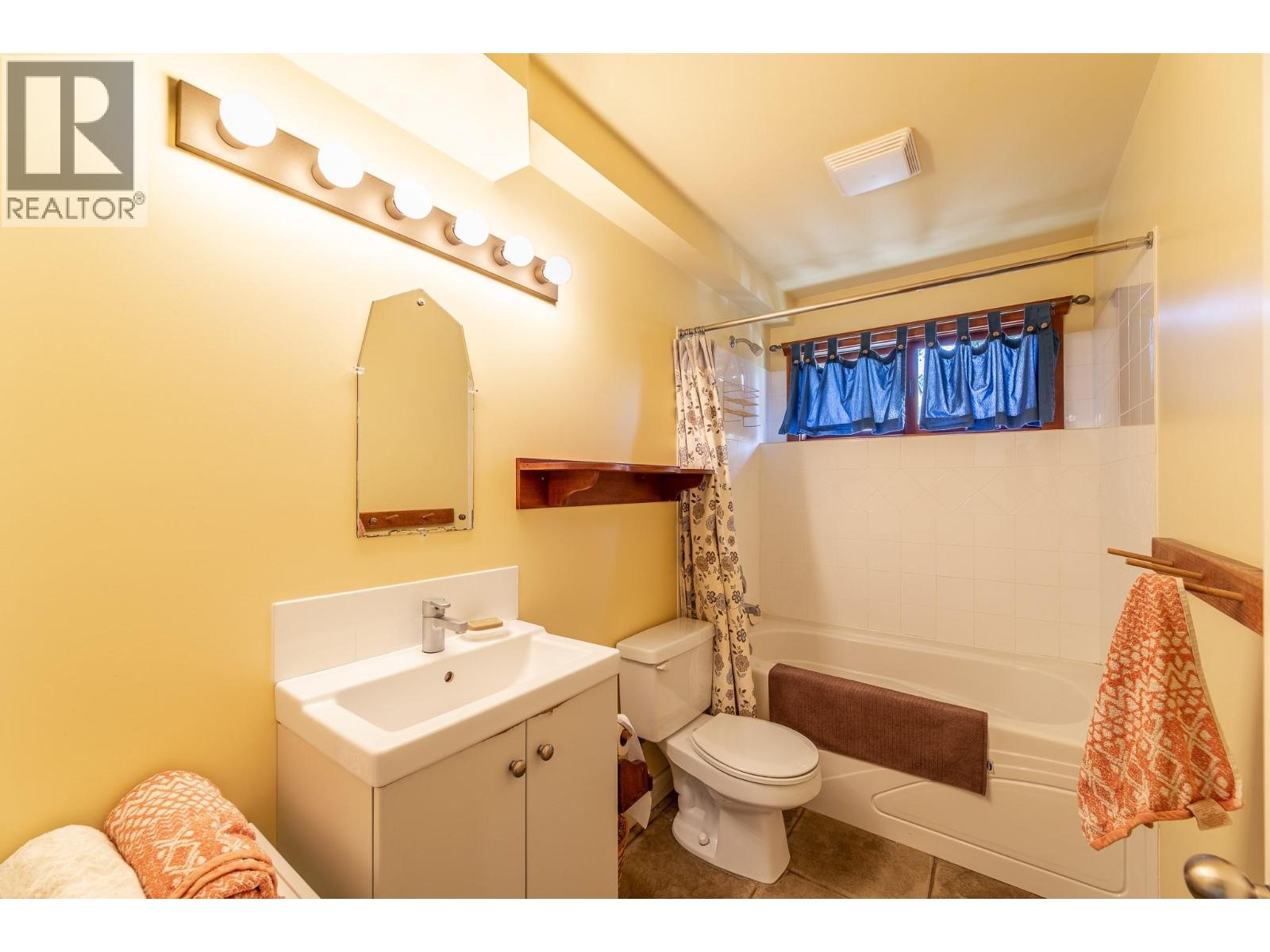  8105 Princeton - Summerland Road, Summerland