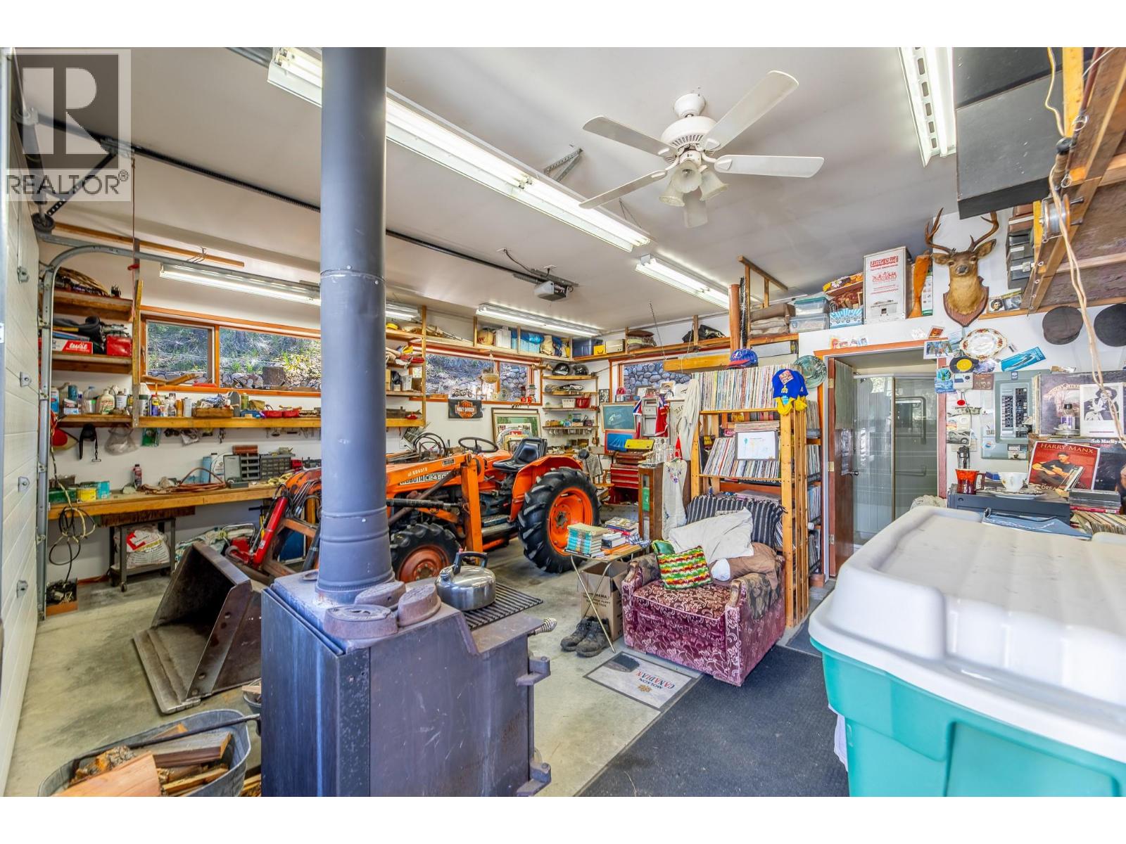  8105 Princeton - Summerland Road, Summerland