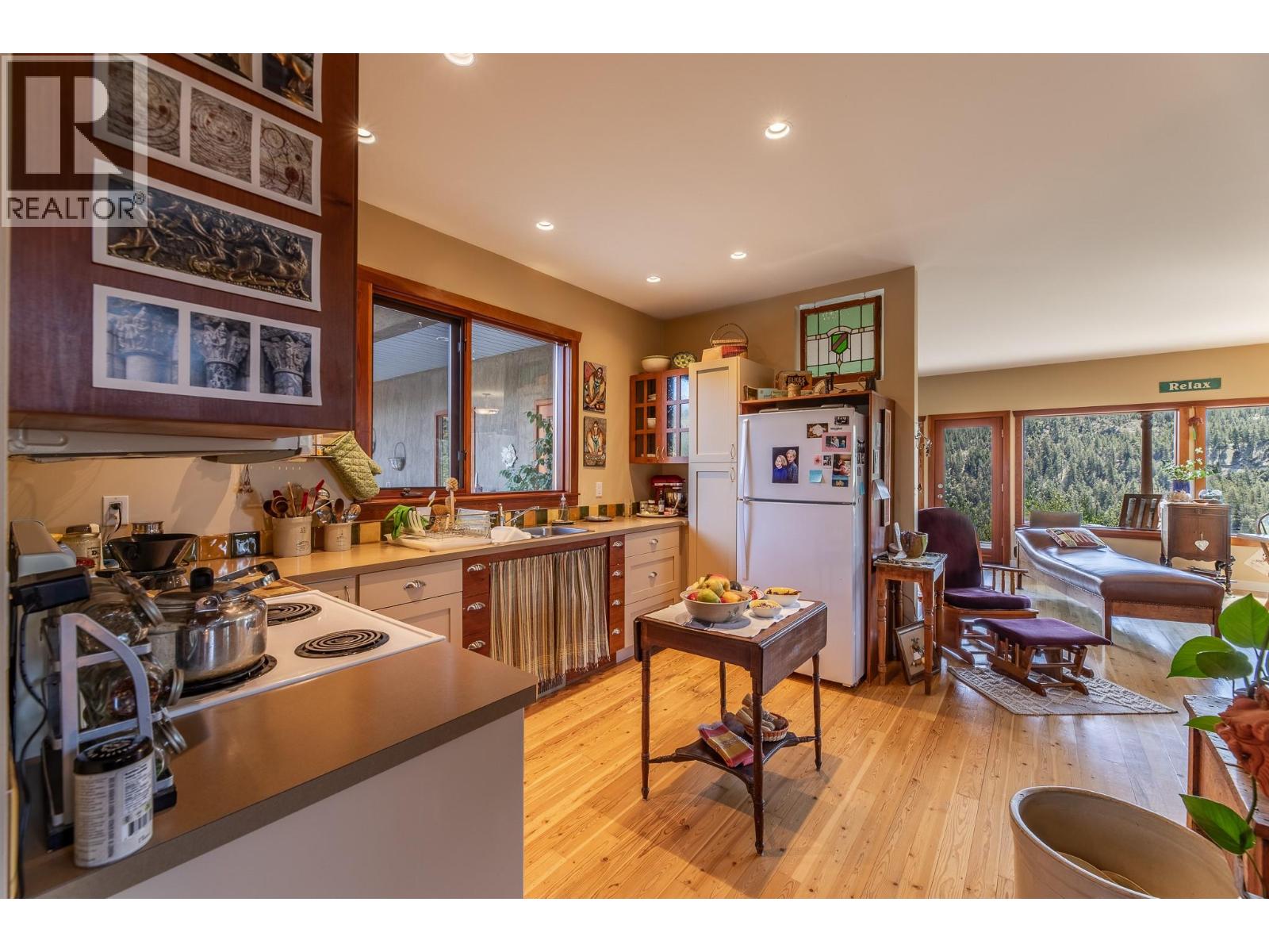  8105 Princeton - Summerland Road, Summerland