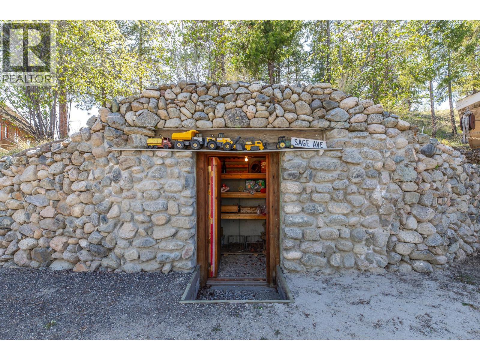  8105 Princeton - Summerland Road, Summerland