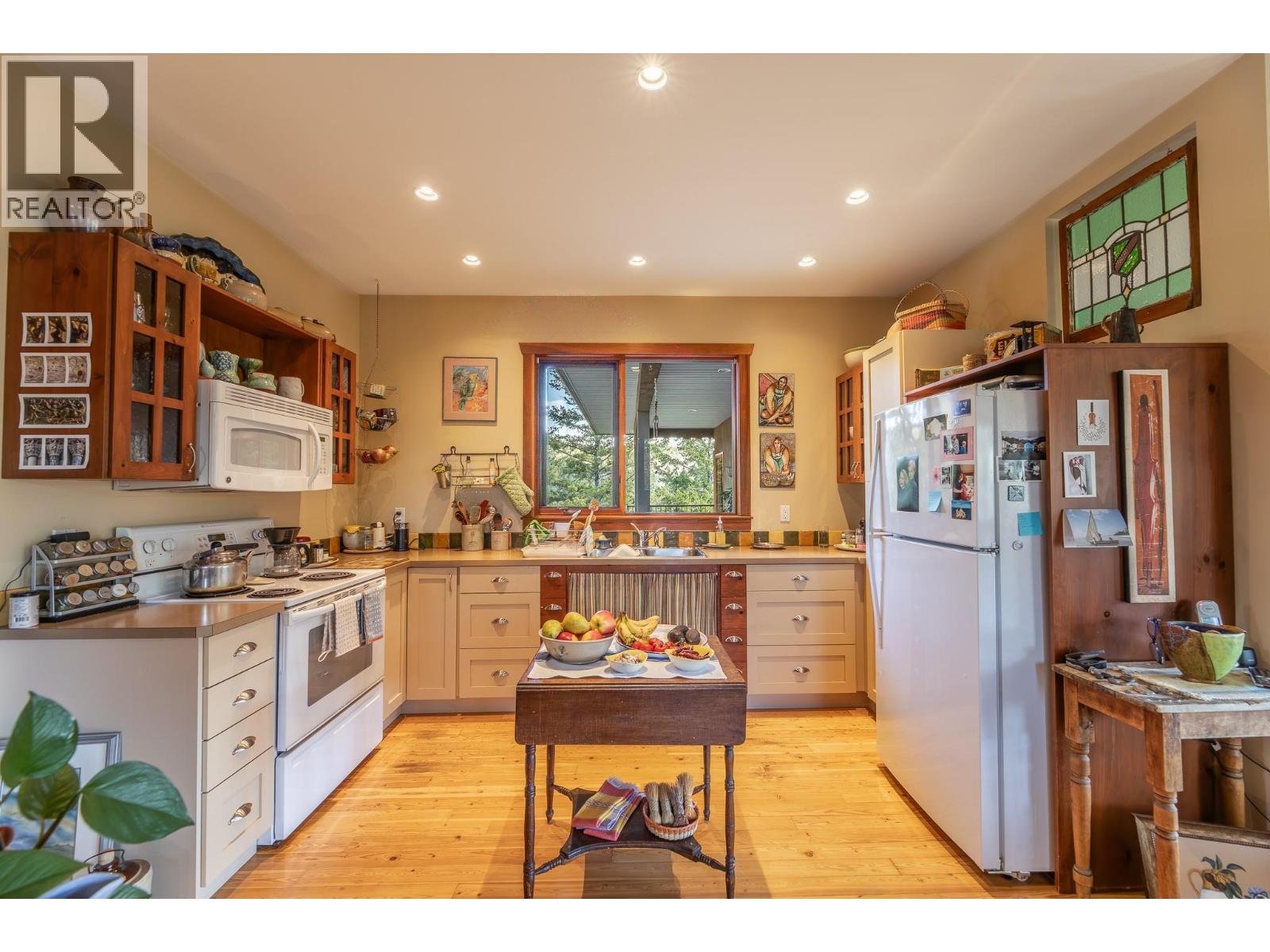  8105 Princeton - Summerland Road, Summerland