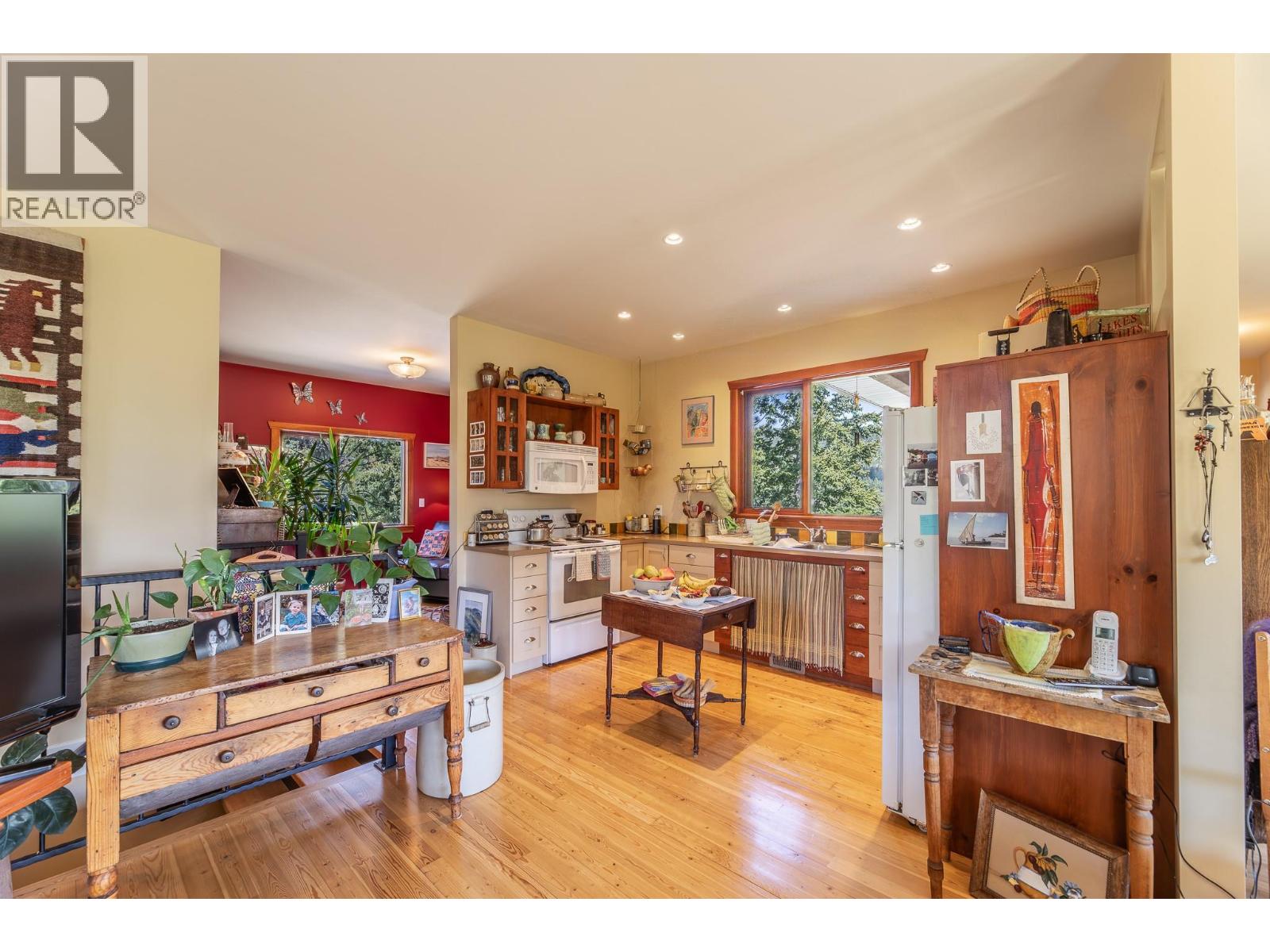  8105 Princeton - Summerland Road, Summerland