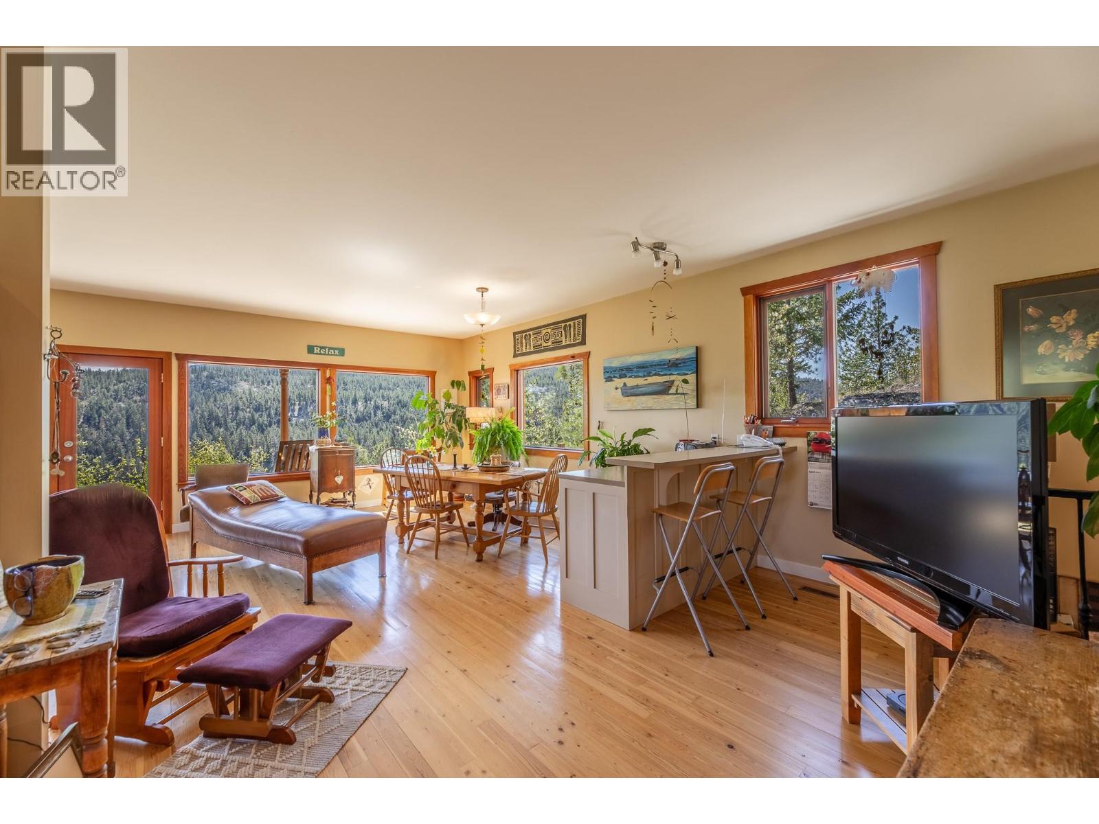  8105 Princeton - Summerland Road, Summerland