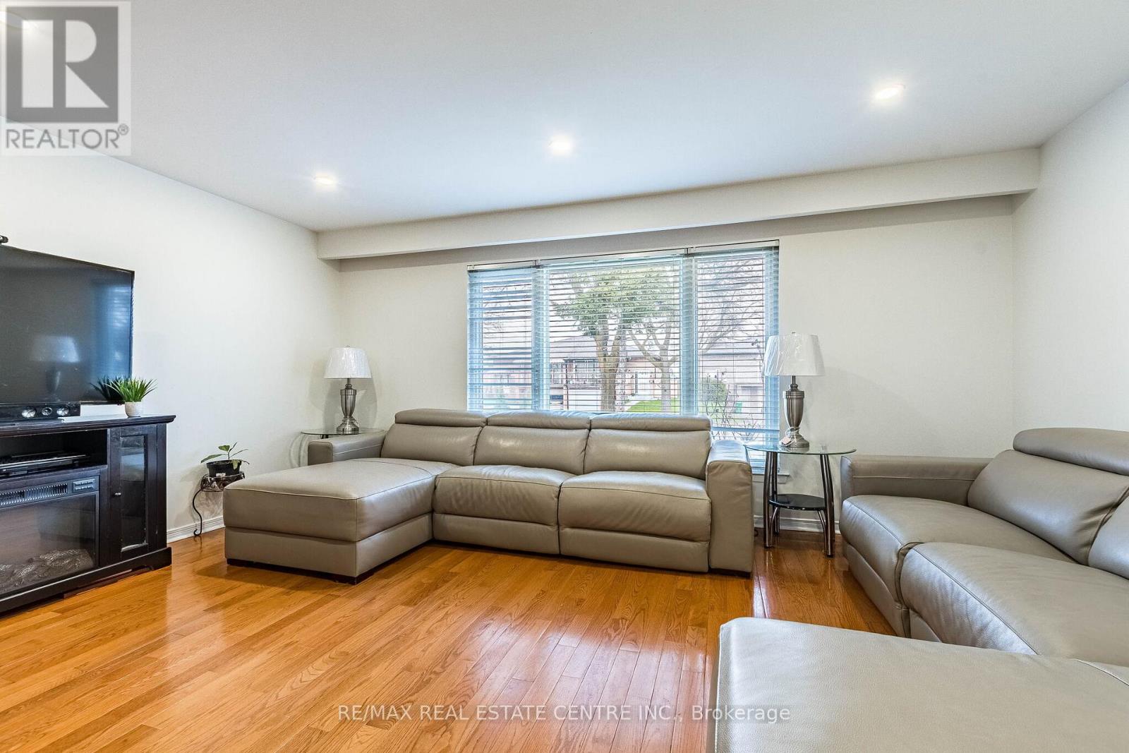 7260 REDFOX ROAD - 8