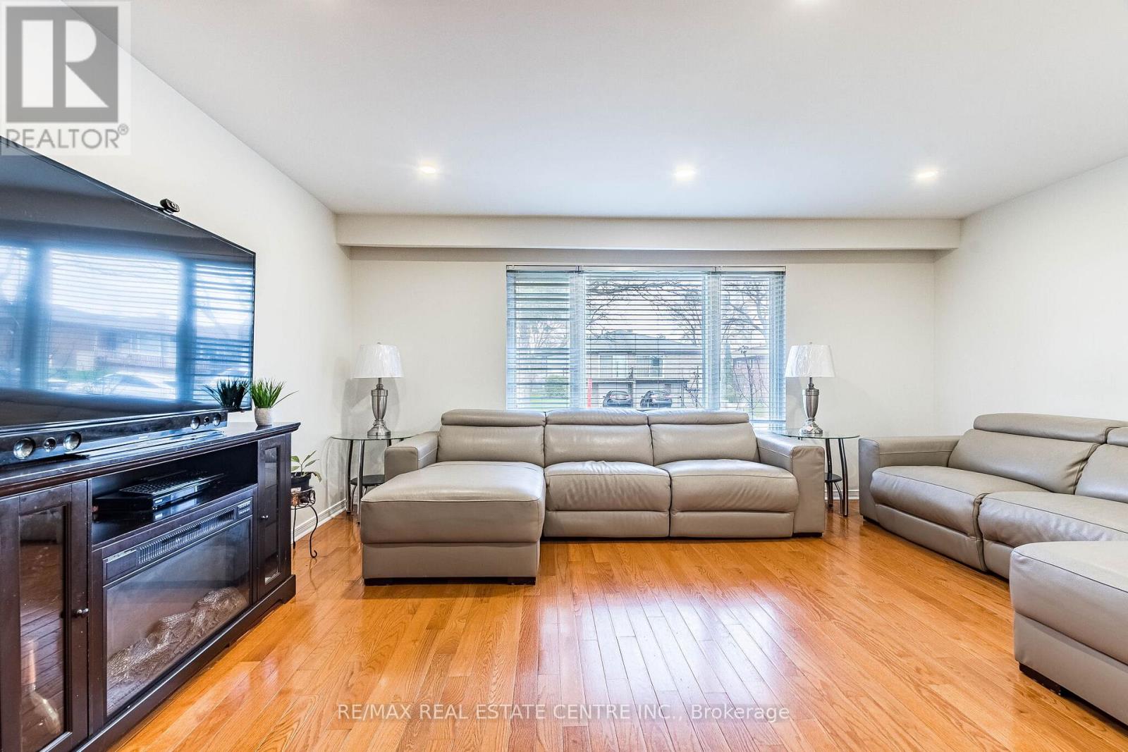 7260 REDFOX ROAD - 9