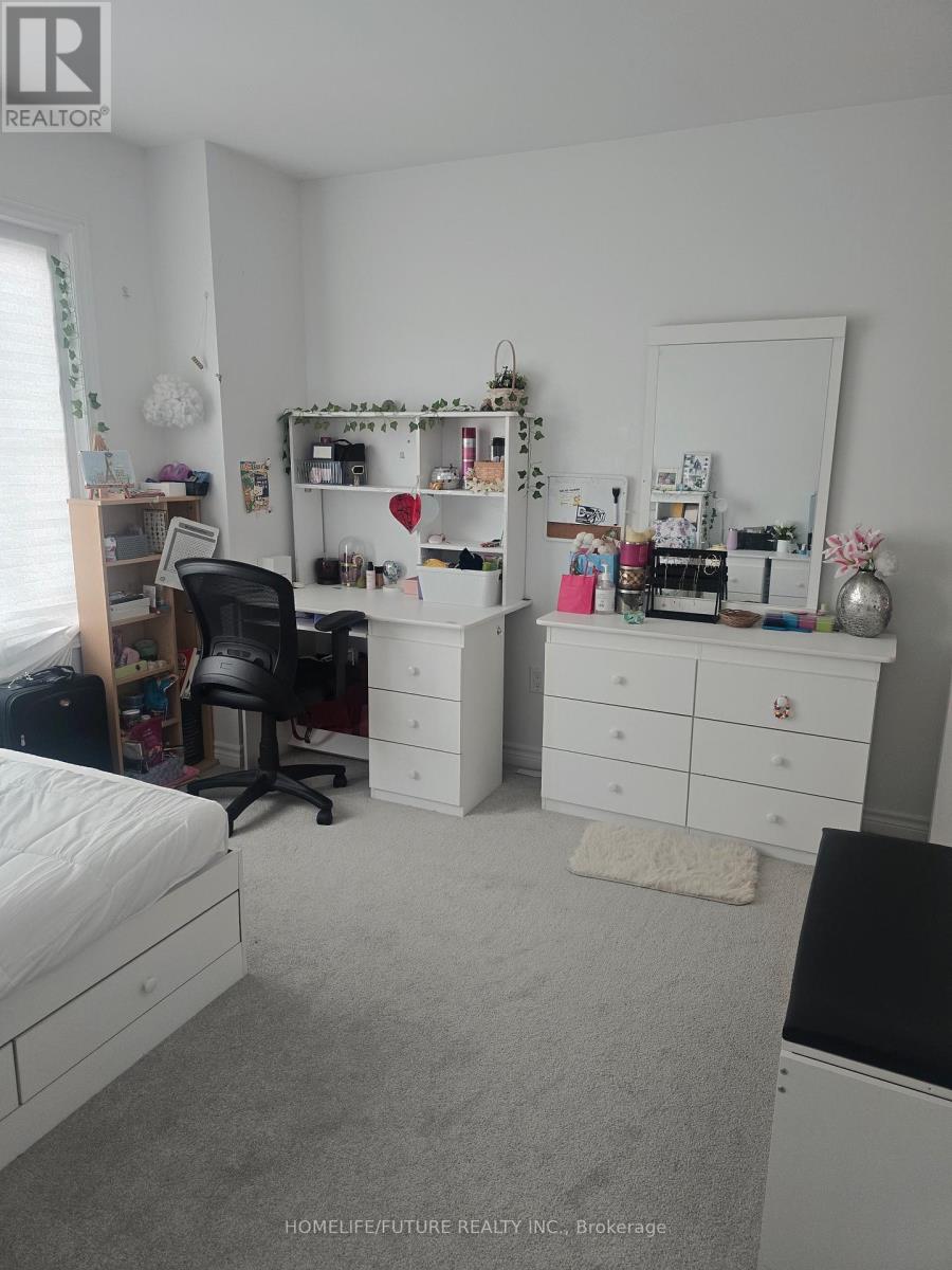 20 LINCOLN DRIVE - 6