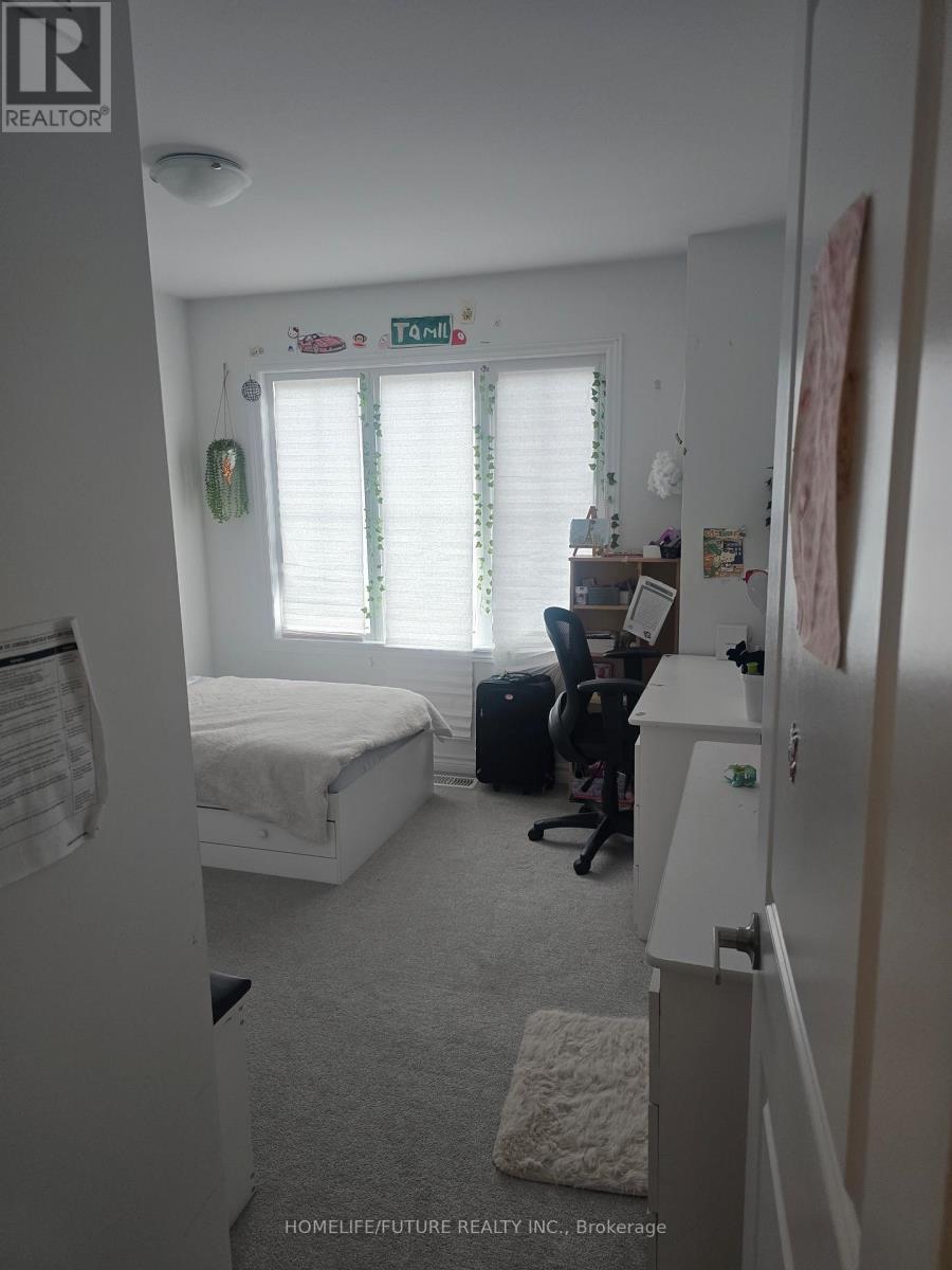 20 LINCOLN DRIVE - 7