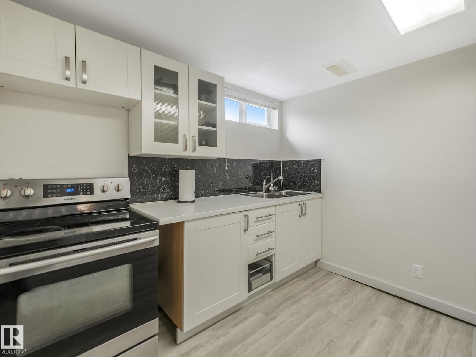 7607 70 AV NW, Edmonton