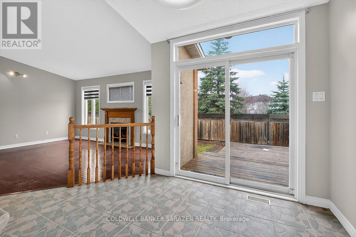 33 RIALTO WAY — photo 16