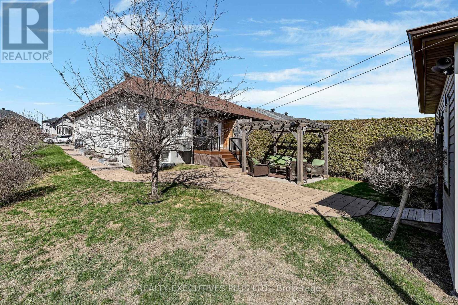 138 CASTEL STREET - 32