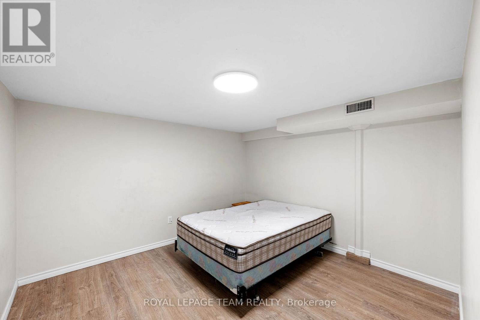 50 HILLIARD AVENUE — photo 19