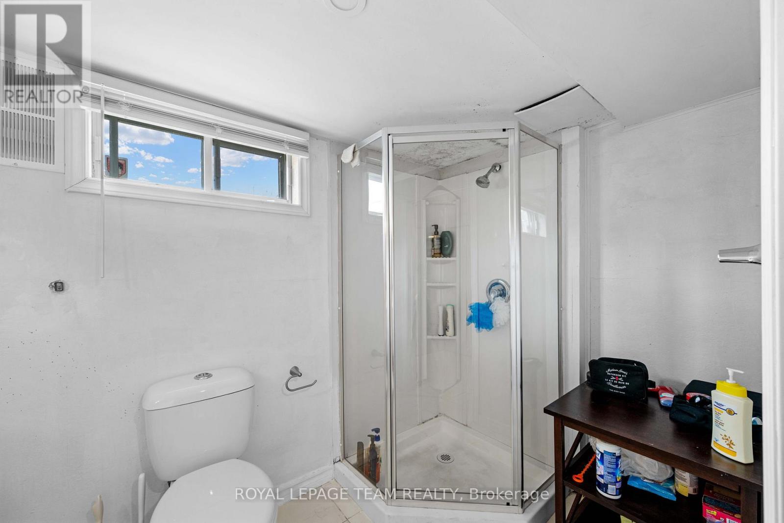 50 HILLIARD AVENUE — photo 21