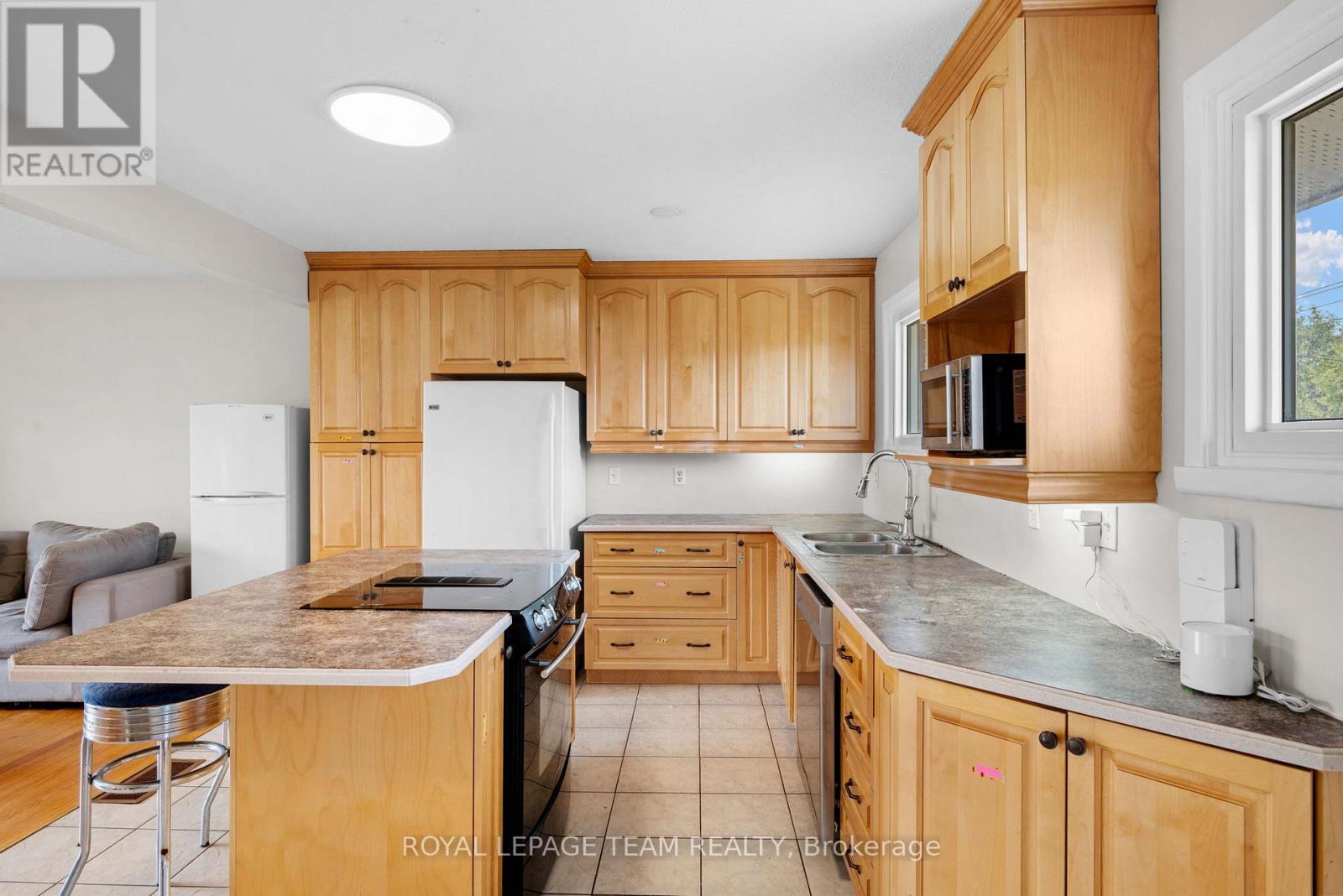 50 HILLIARD AVENUE — photo 7