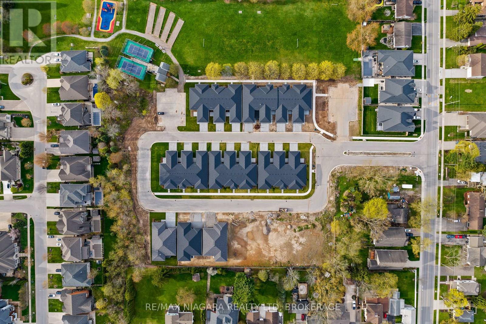 17 ACCURSI CRESCENT - 44