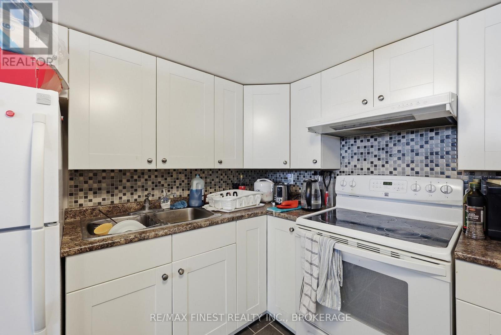 155 CARRUTHERS AVENUE - 17