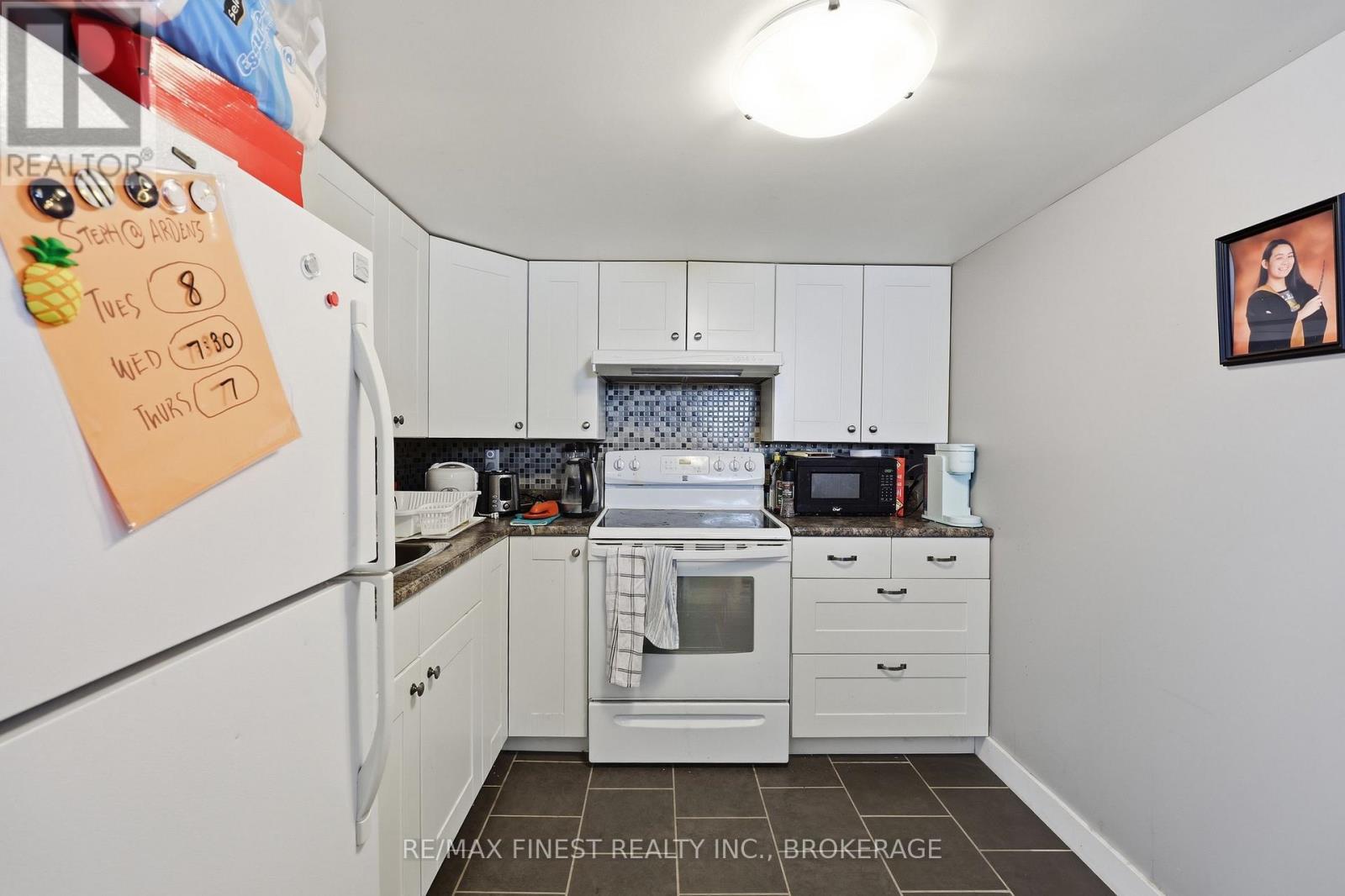 155 CARRUTHERS AVENUE - 16