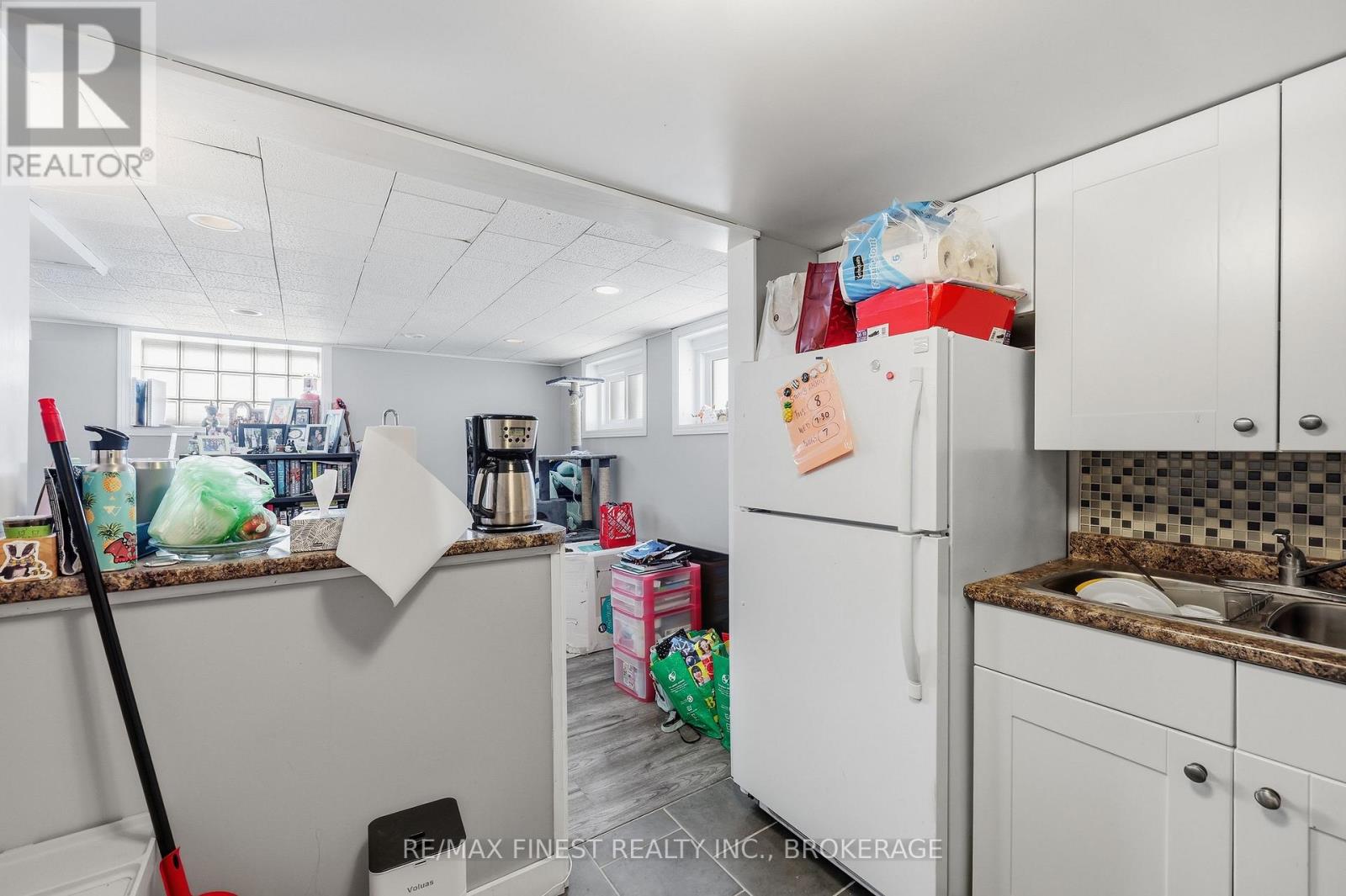 155 CARRUTHERS AVENUE - 18
