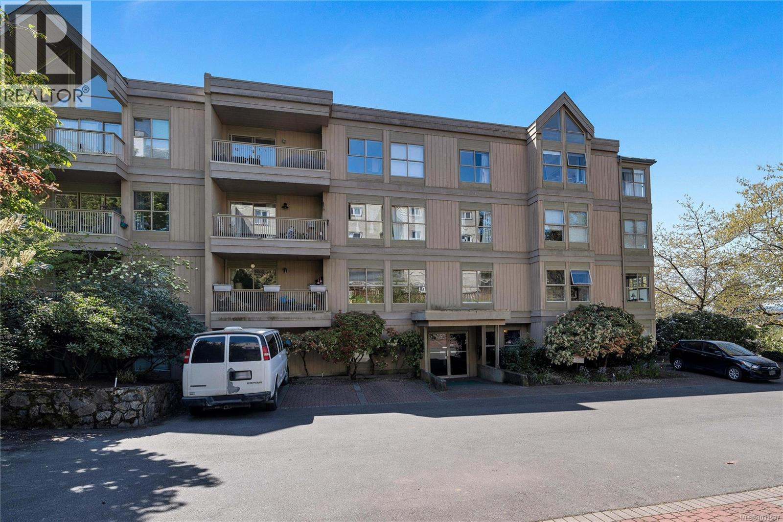 405 3363 Glasgow Avenue, Saanich