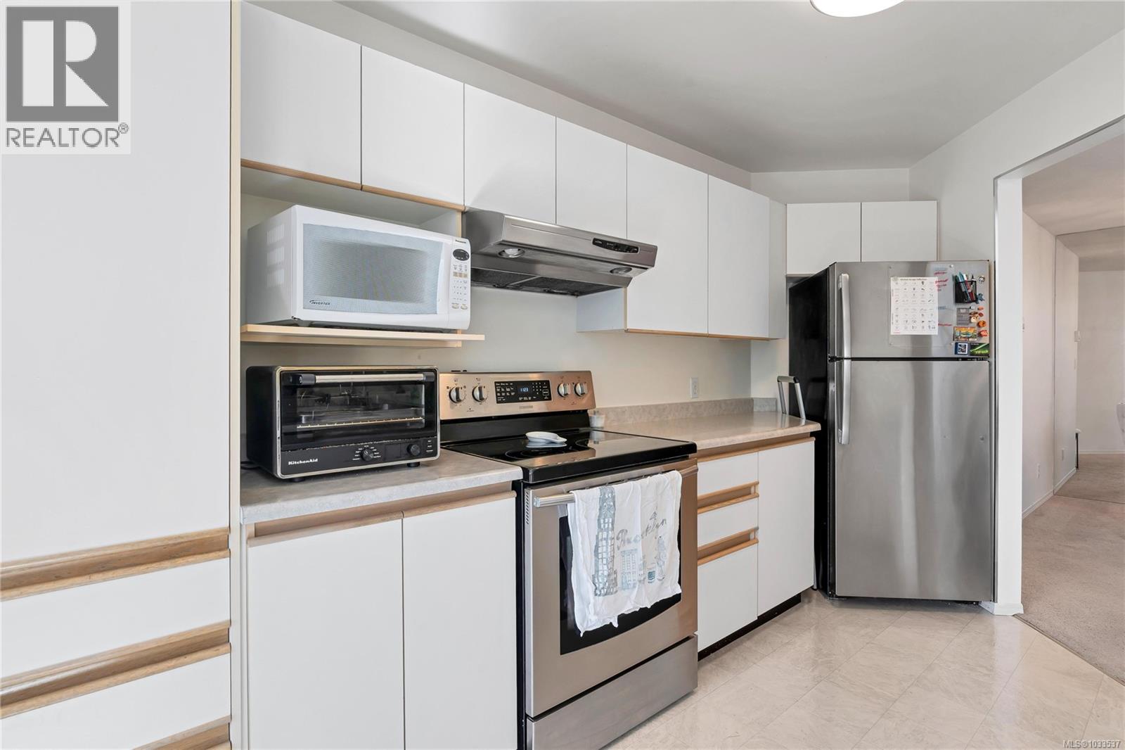 #405 3363 Glasgow Ave - 11