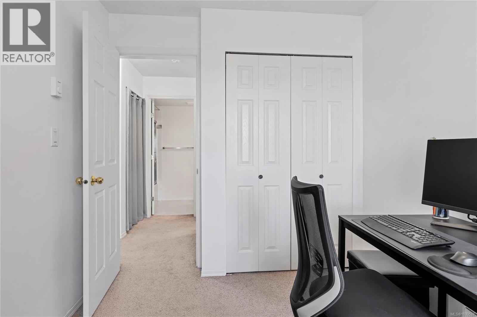 #405 3363 Glasgow Ave - 19