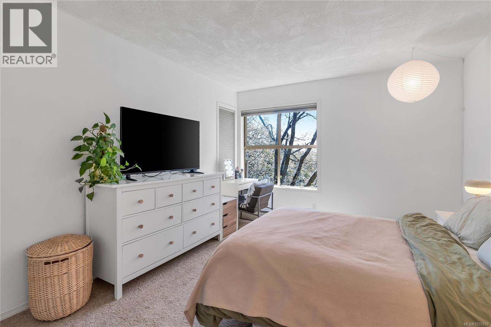 #405 3363 Glasgow Ave - 21