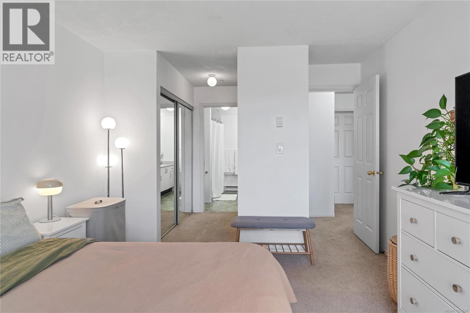 405 3363 Glasgow Avenue, Saanich