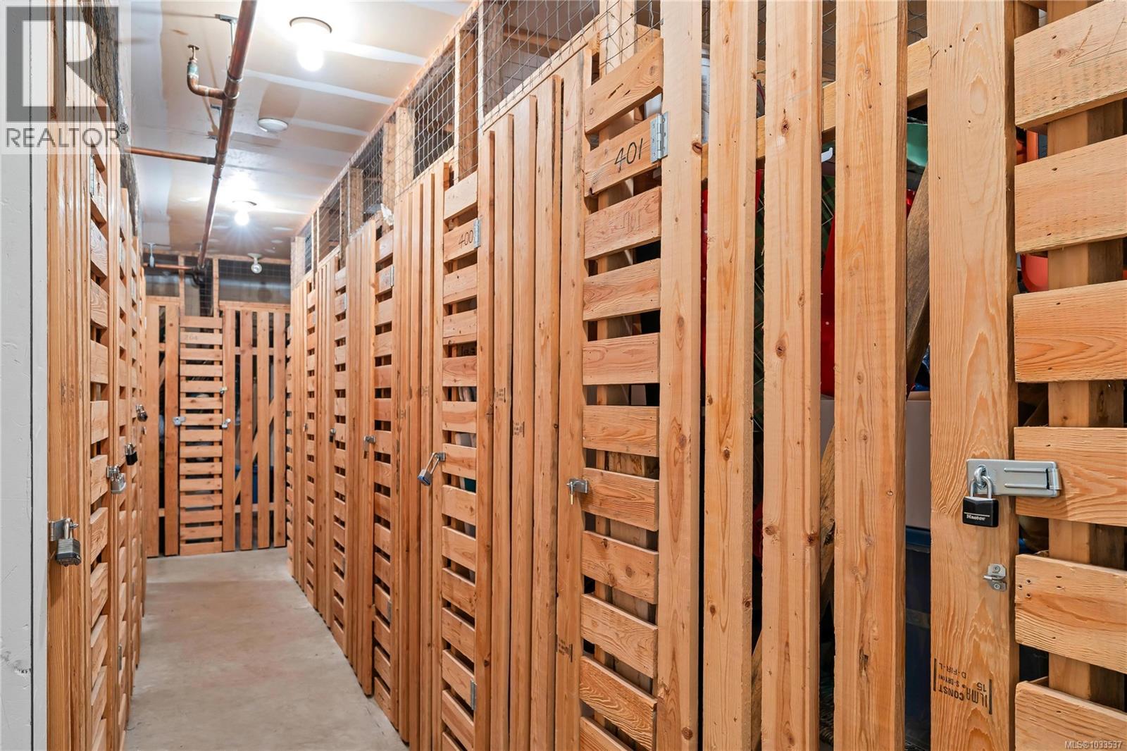 405 3363 Glasgow Avenue, Saanich