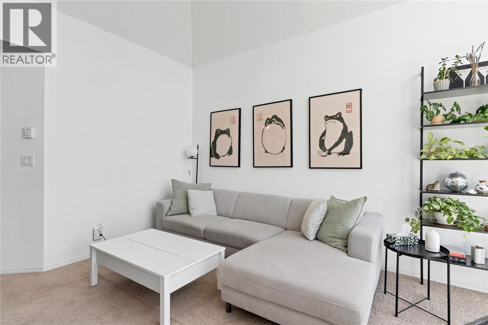 405 3363 Glasgow Avenue, Saanich