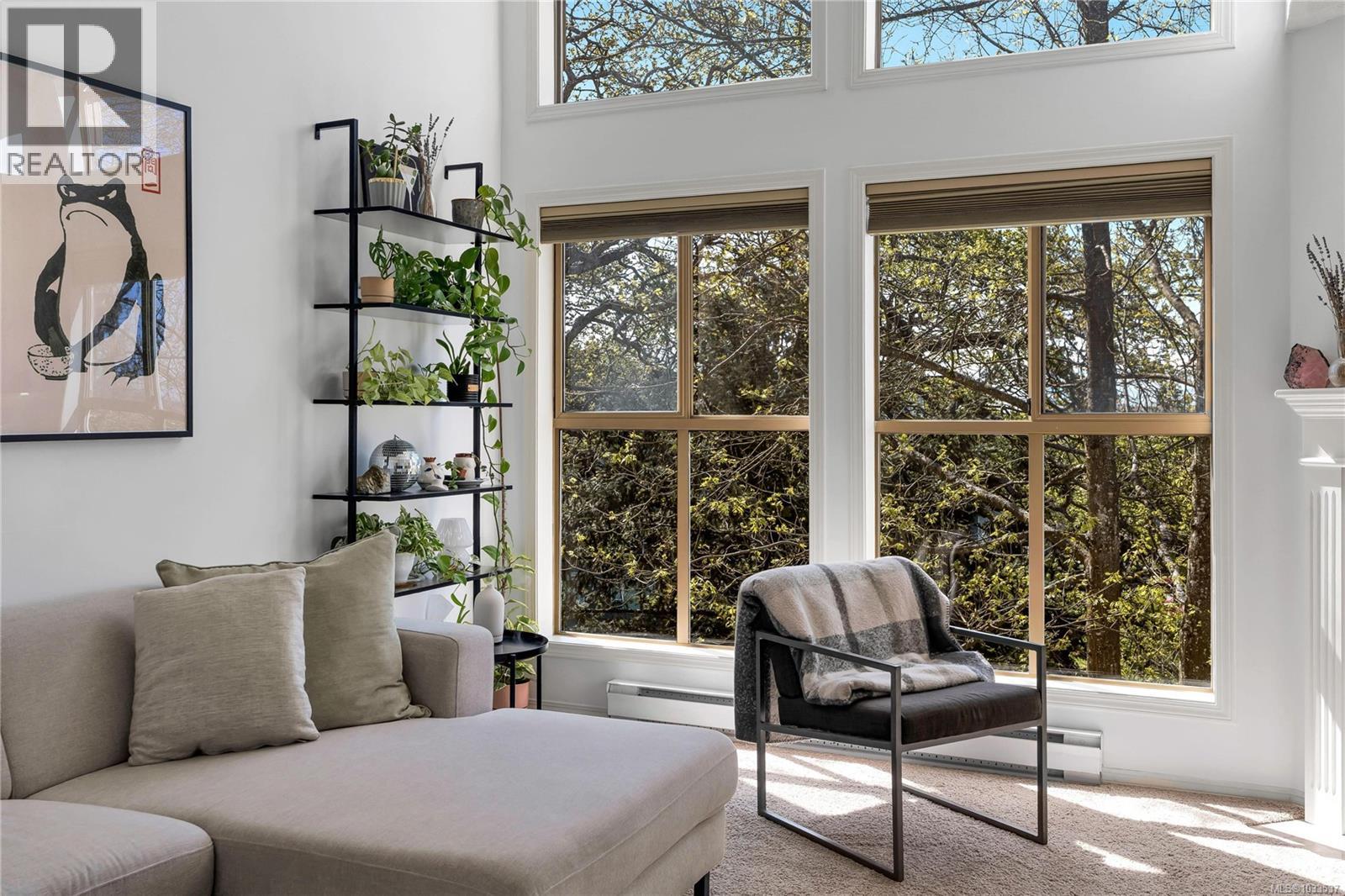 405 3363 Glasgow Avenue, Saanich